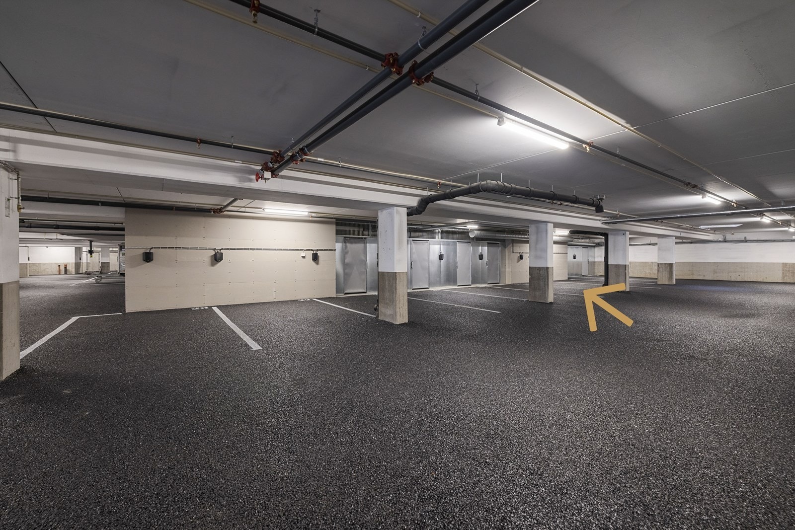 Parkeringsplass nr. 18 følger leiligheten. Bod nr. 11 rett ved parkeringen medfølger også Galleribilde