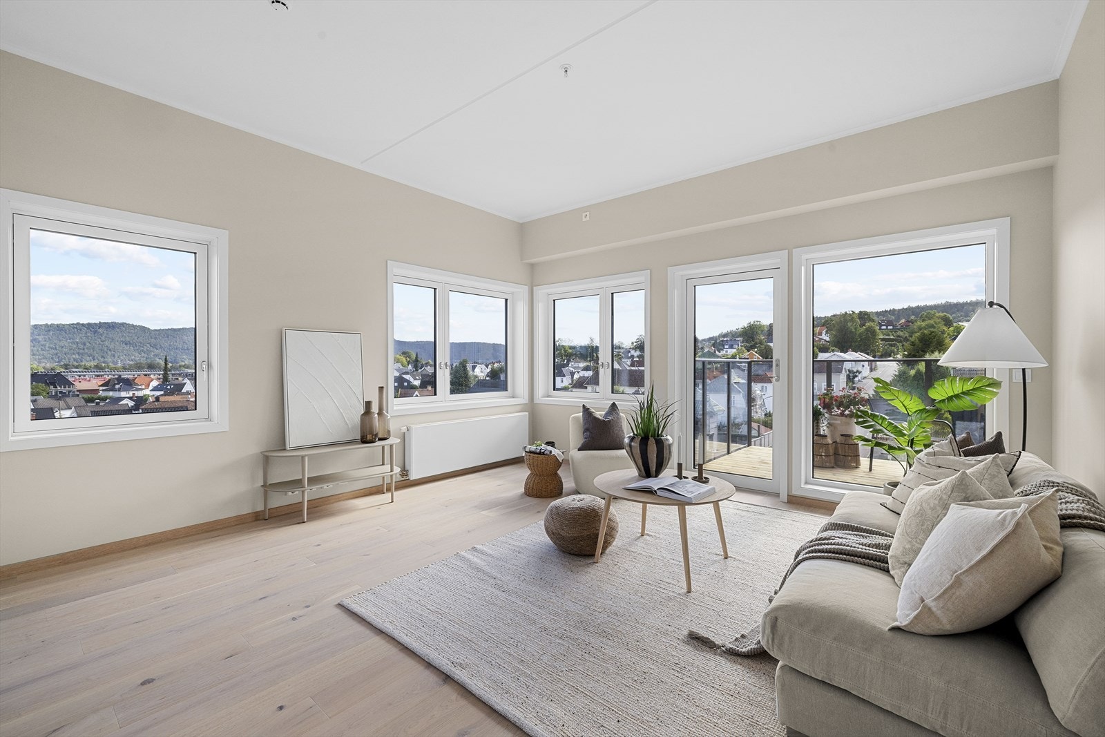 Nyoppført og gjennomgående 3-roms leilighet med sentrumsnær beliggenhet Galleribilde