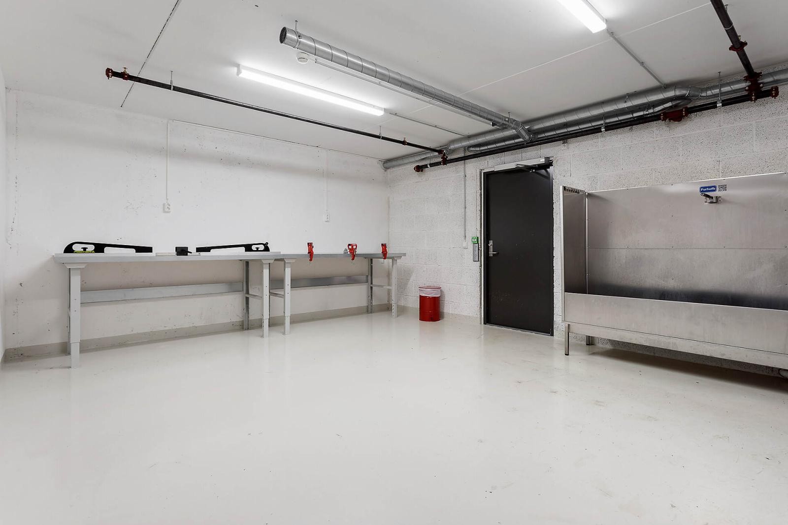 Sykkelvask og smørebod i borettslaget. Galleribilde