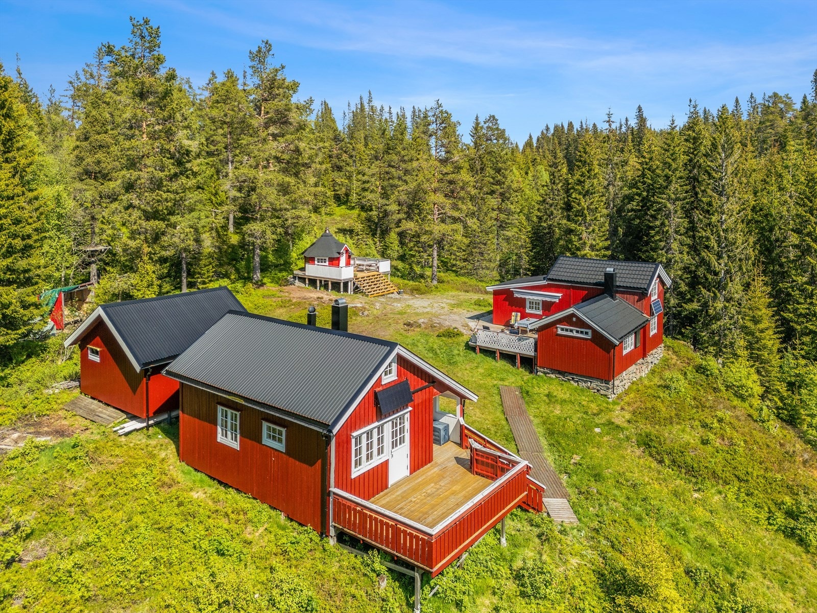 Her får du en meget stor og romslig tomt som strekker seg over totalt 34 697 m². Galleribilde