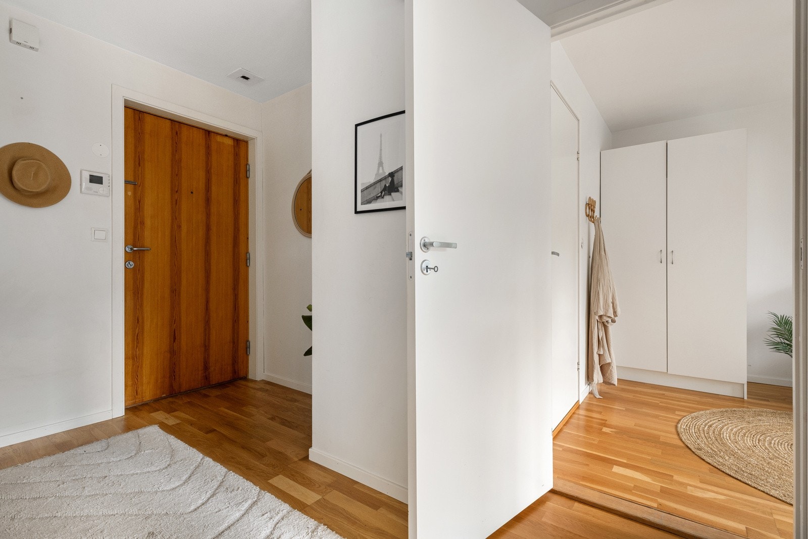 Leiligheten ligger attraktivt til i 3. etasje i bygg med tilkomst via heis eller trapper. Galleribilde