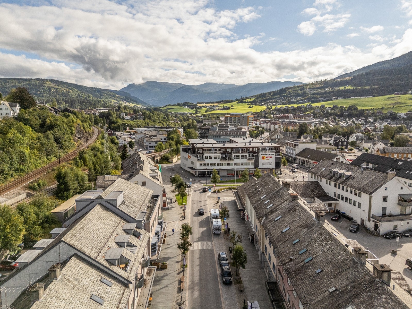 Dronefoto av Vangsgata. Galleribilde