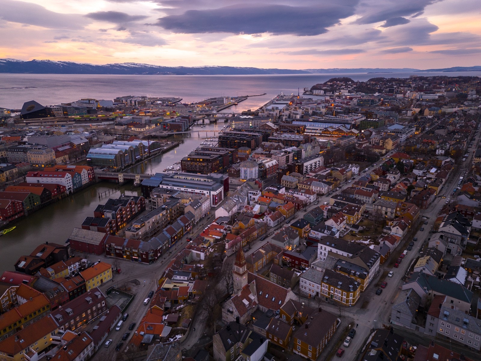 Med denne beliggenheten har man nærhet til alt man skulle ha behov for i hverdagen, og litt til. Galleribilde