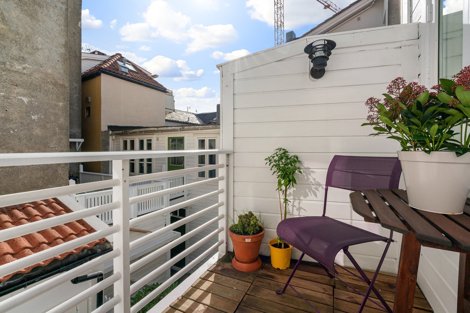 Fra kjøkkenet er det utgang til sørvendt altan på 3.2 m². Galleribilde