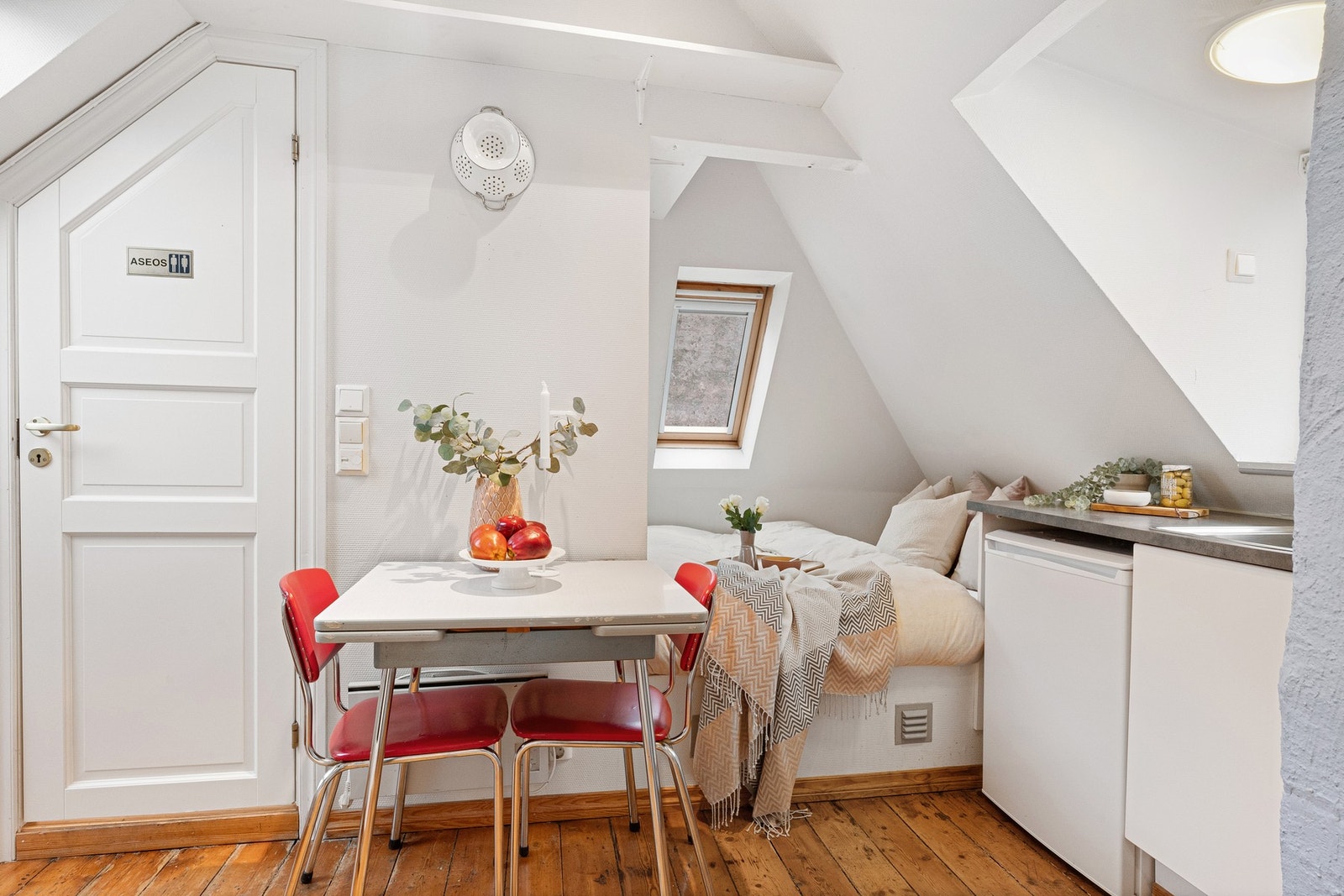 Deler av kjøkkenet har vært benyttet som sovealkove. Galleribilde