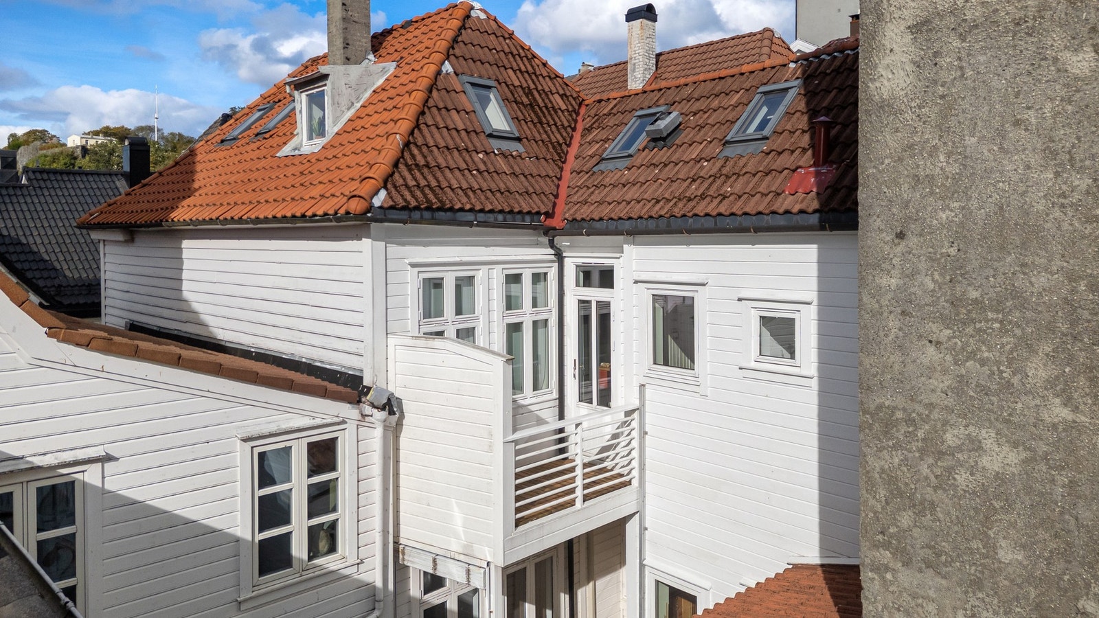 Det meste av taket ble fornyet i 2004 og deler av kledningen ble fornyet i 2002. Galleribilde