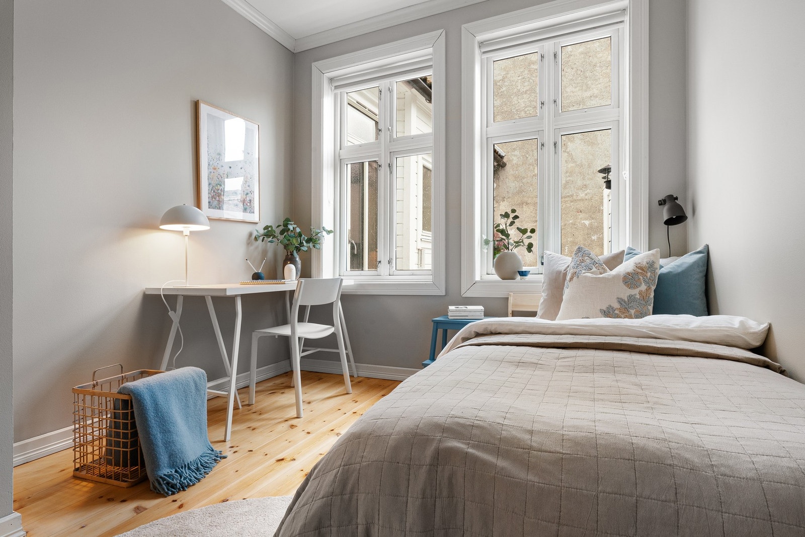 Soverom nr. 2 vender mot altan og bakplass. Galleribilde