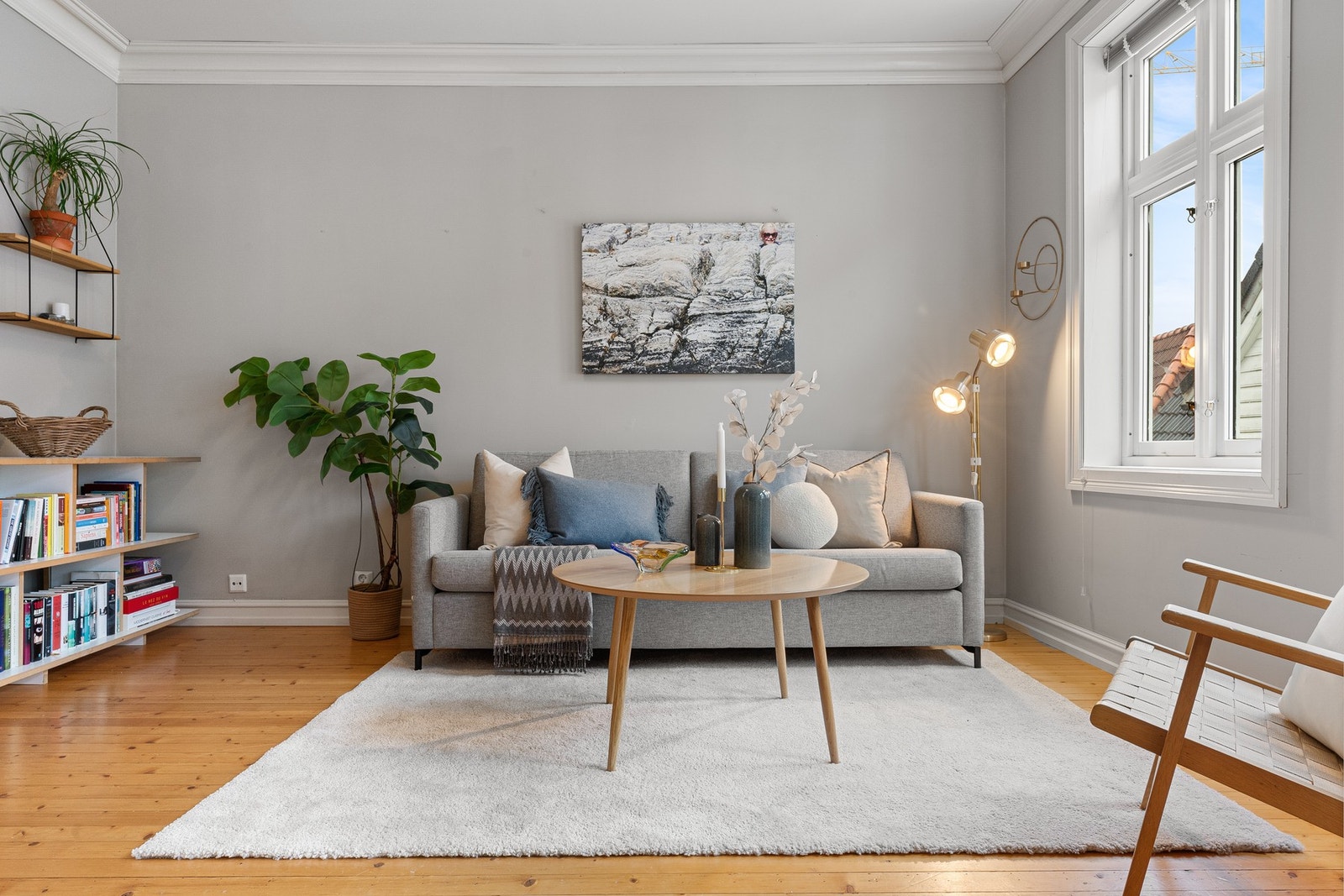 Vegger og himlinger er platet på ny i 2008 og det er lagt dobbel gipsing mot yttervegger. Galleribilde