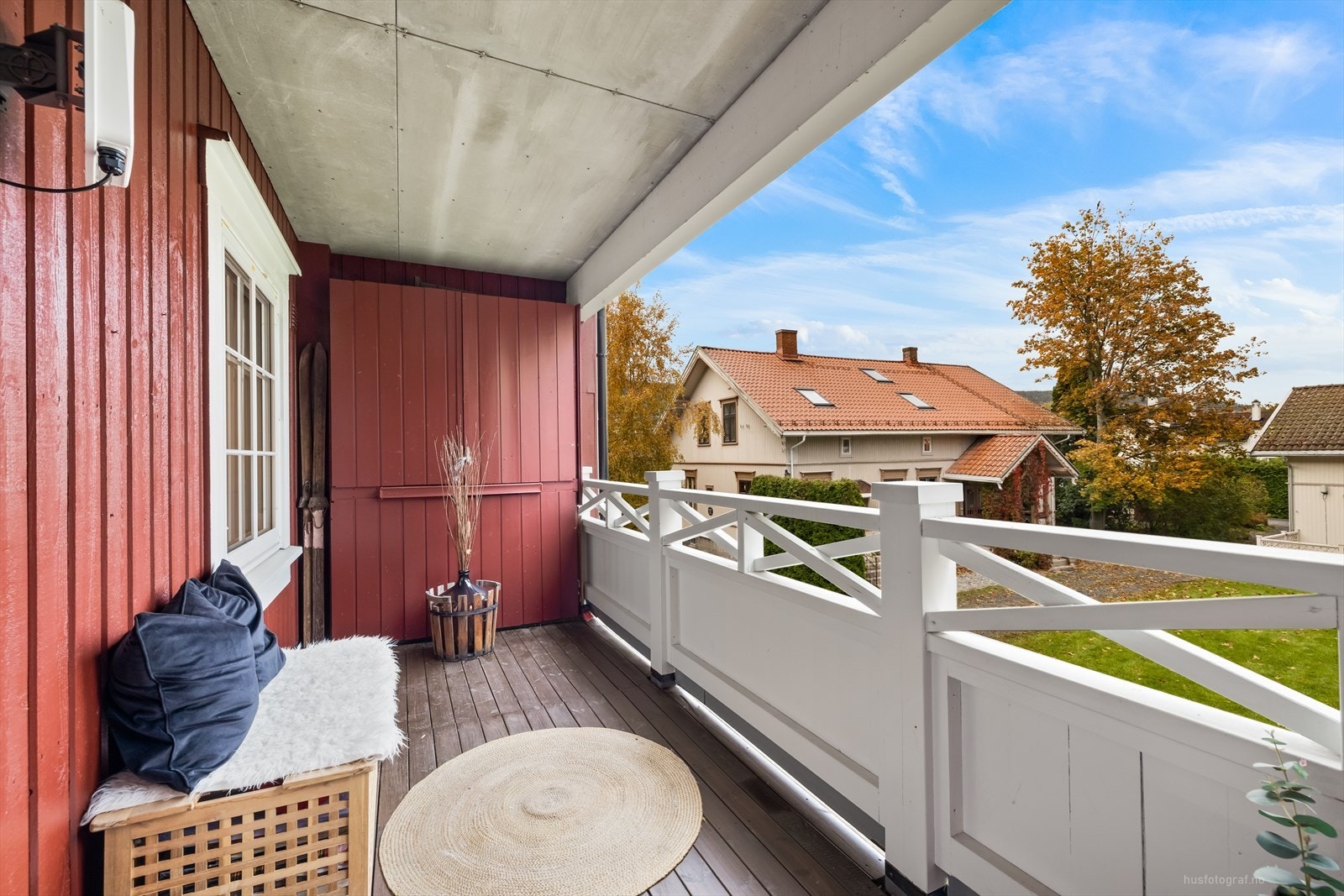 Balkongen utenfor soverom på va 8,5 kvm. Galleribilde