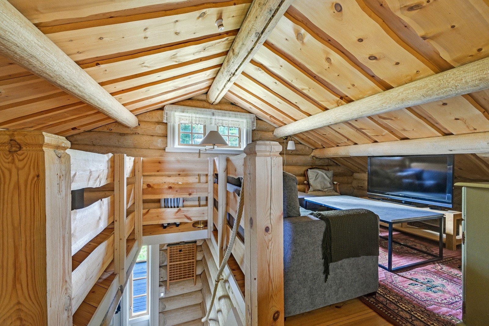 Trapp opp til 2.etasje. Galleribilde