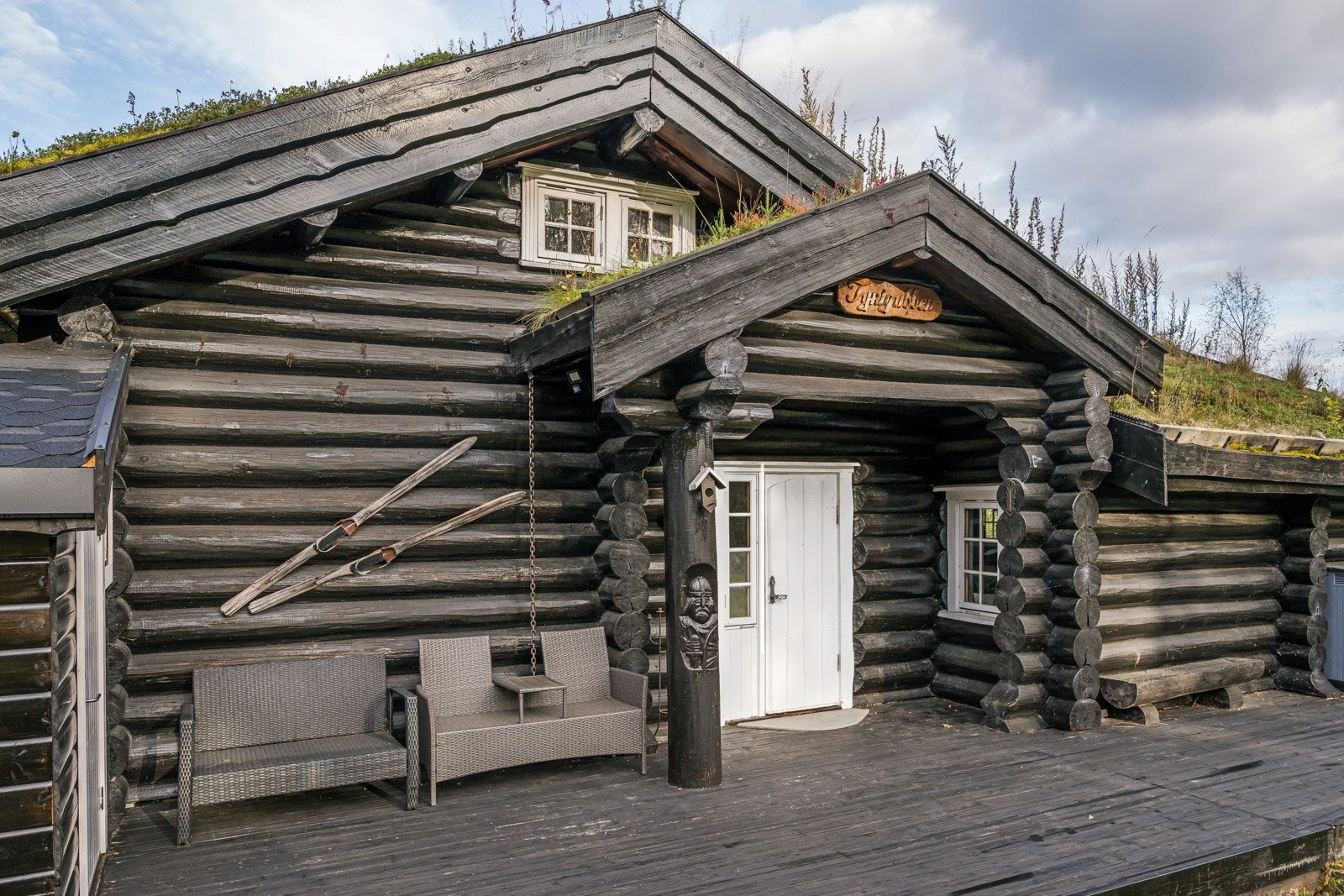 Trivelig inngangsparti sommerstid Galleribilde