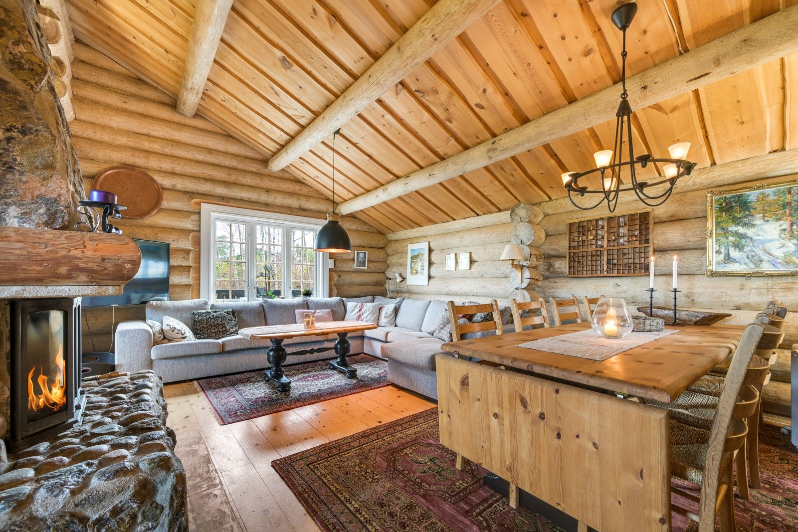 Her kan familien samles til flere flotte hytte aktiviteter som brettspill og middag. Galleribilde