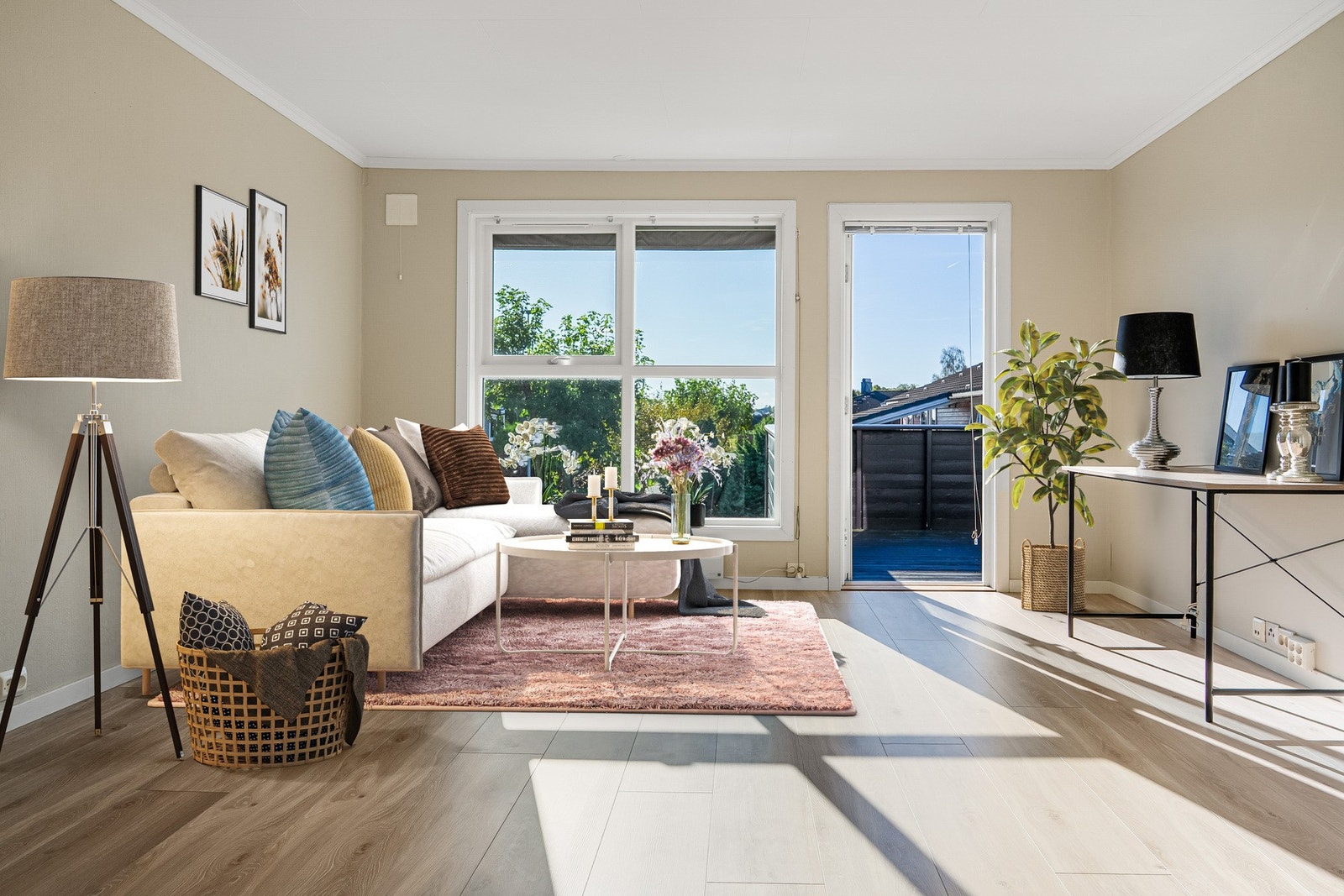 Dette er en fin leilighet med en fin planløsning med naturlige soner for møblering (illustrasjonsbilde). Galleribilde