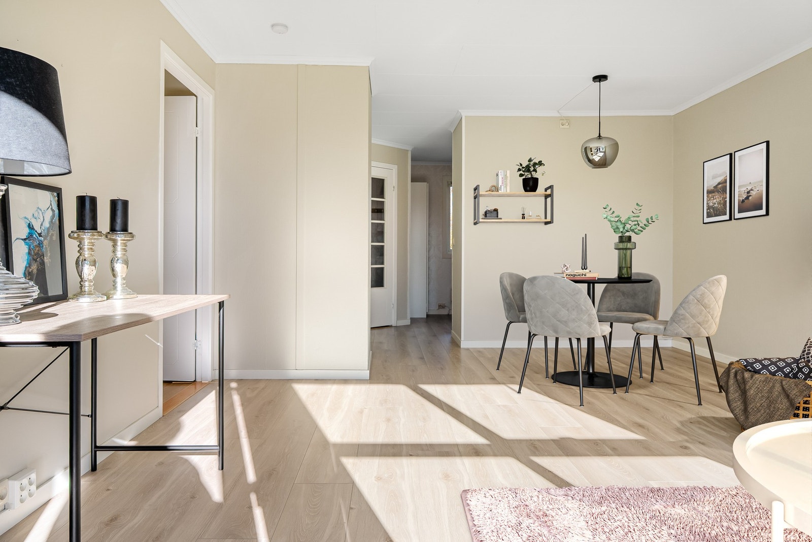 Leiligheten holder er normal standard og fremstår vedlikeholdt. Nymalte veggflater i stue og soverom. (illustrasjonsbilde) Galleribilde