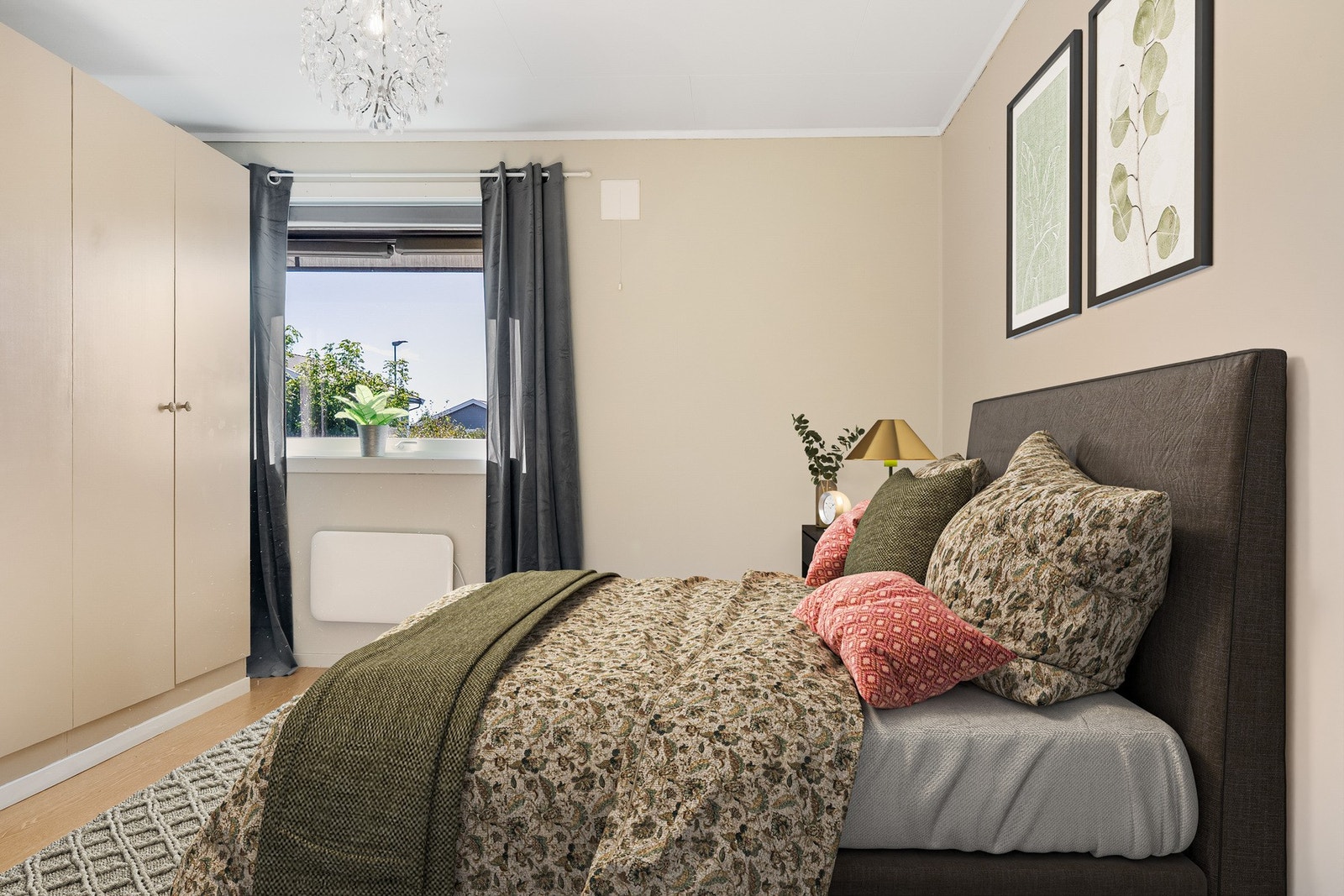 Leilighetens største soverom har god plass til seng, nattbord og skaper (illustrasjonsbilde) Galleribilde