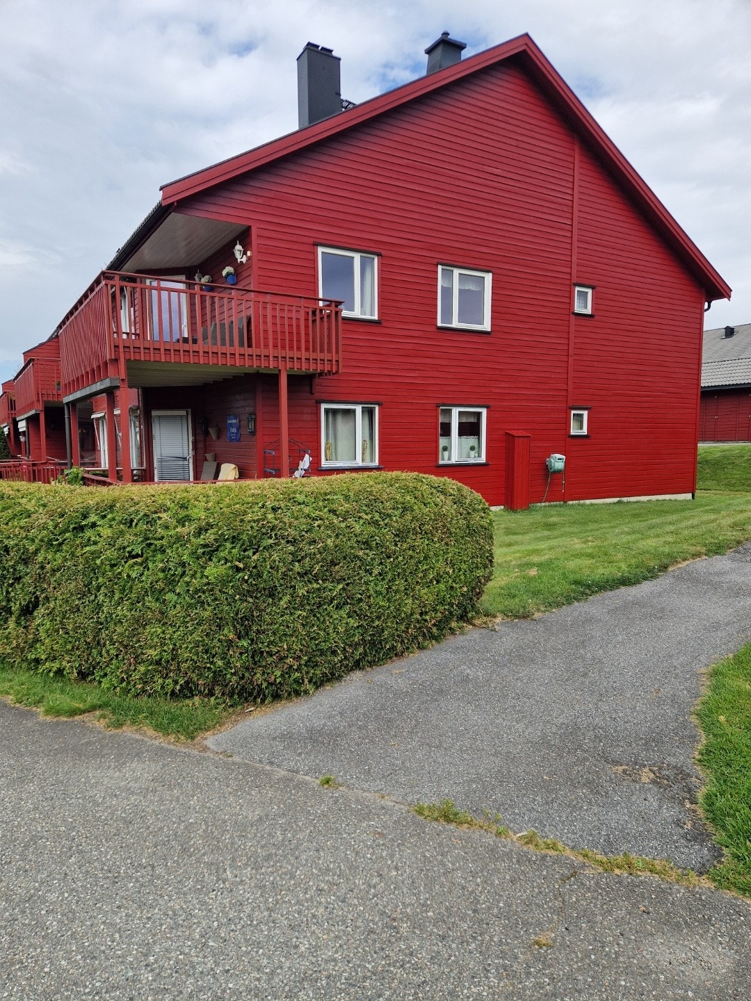 Leiligheten ligger i 1 etg. og er på 1 plan. Parkering rett på utsiden Galleribilde