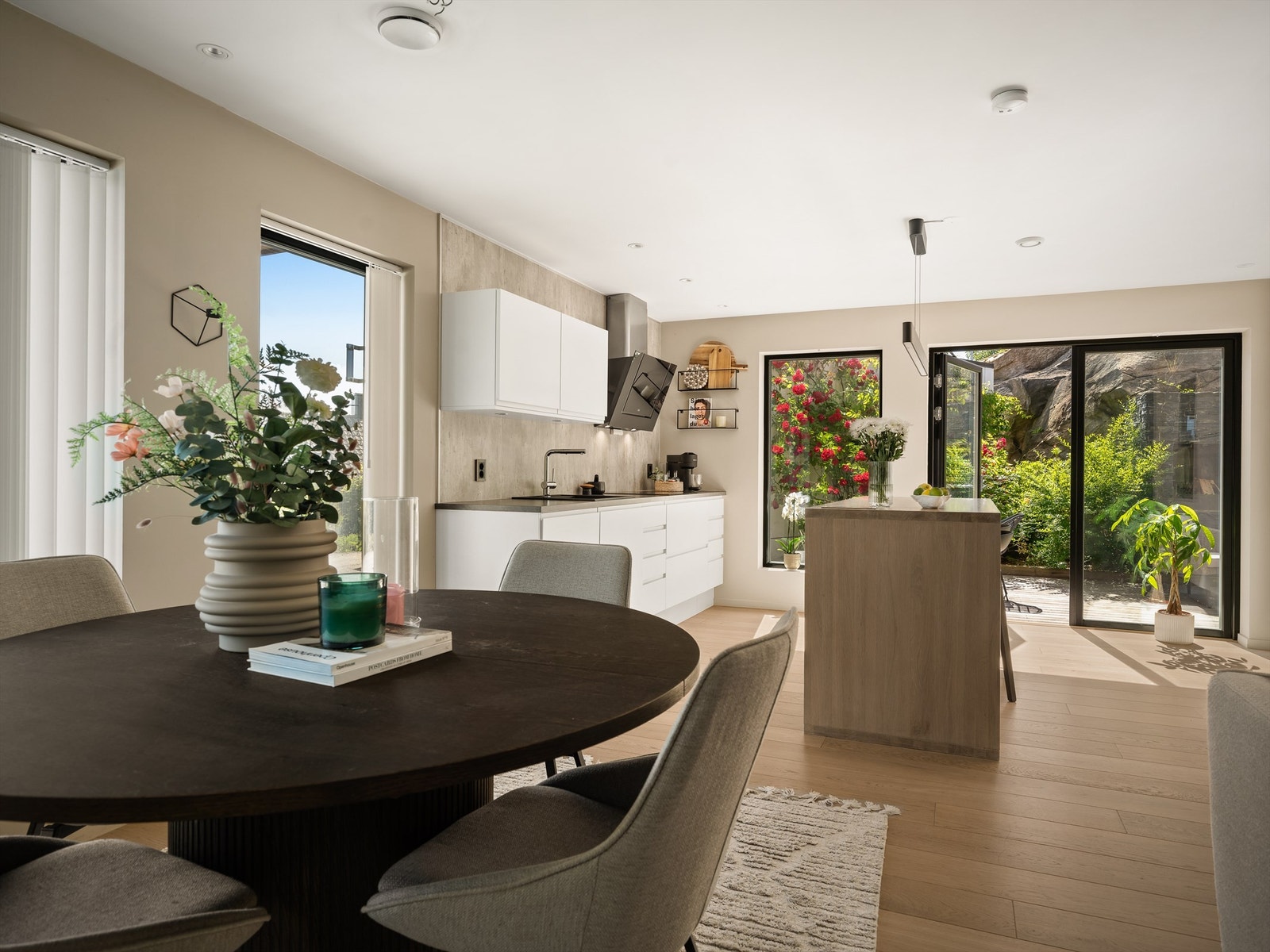 Kjøkkenets innredning er fra kvalitetsprodusenten Strai. Galleribilde