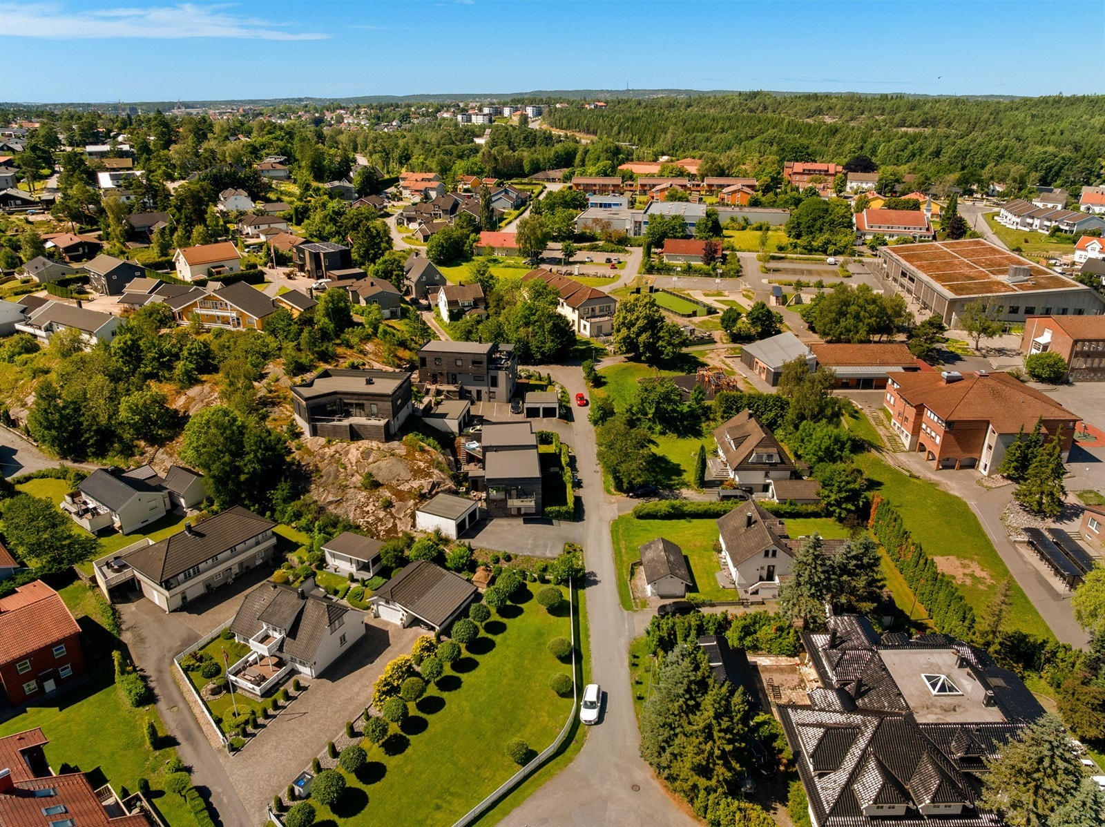 Gaten er sperret for gjennomkjøring med bil, få meter ovenfor #17. Galleribilde
