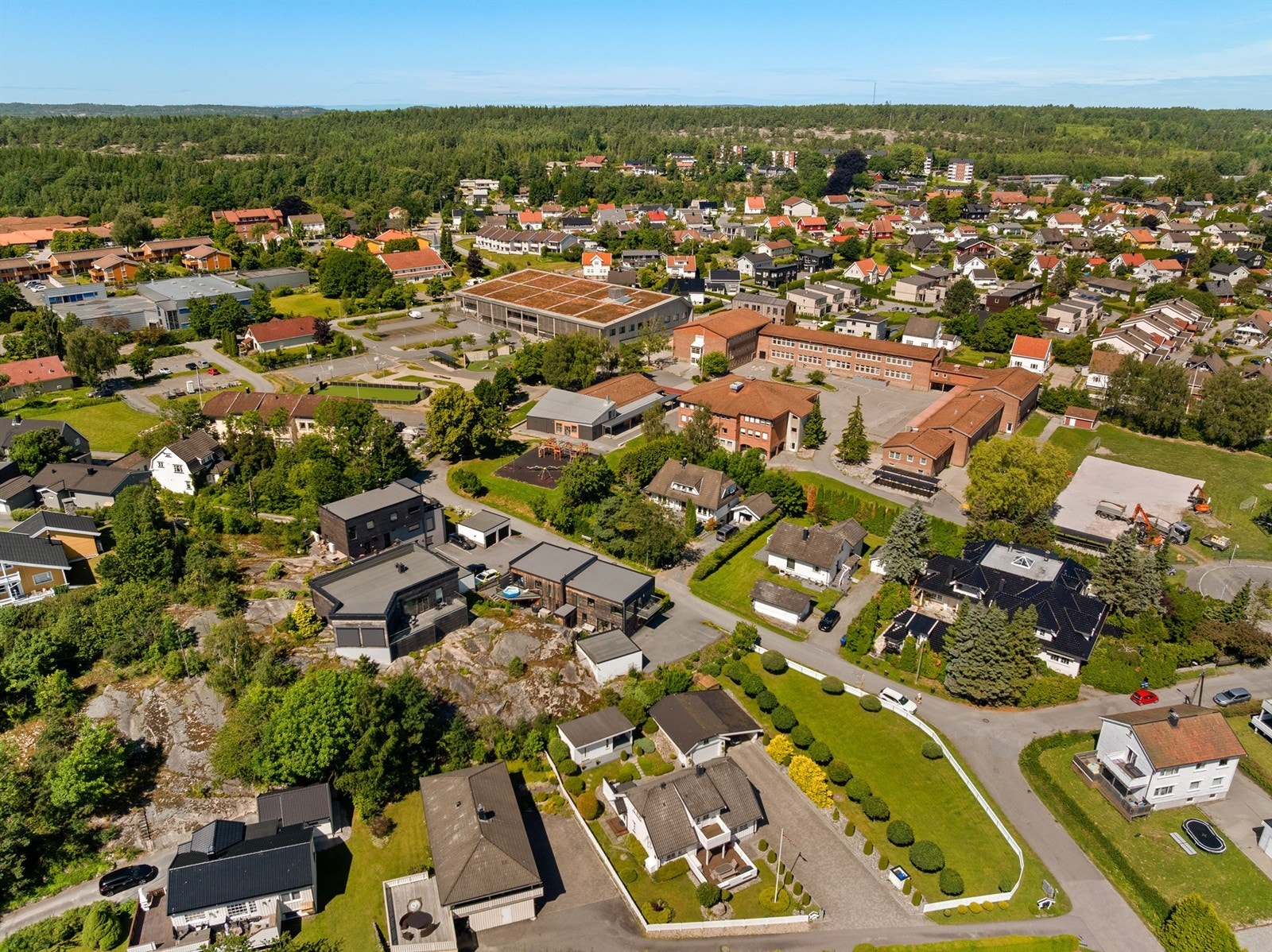 For en familie med barn i skolealder er det spesielt gunstig at Nøkleby skole ligger i umiddelbar nærhet. Galleribilde