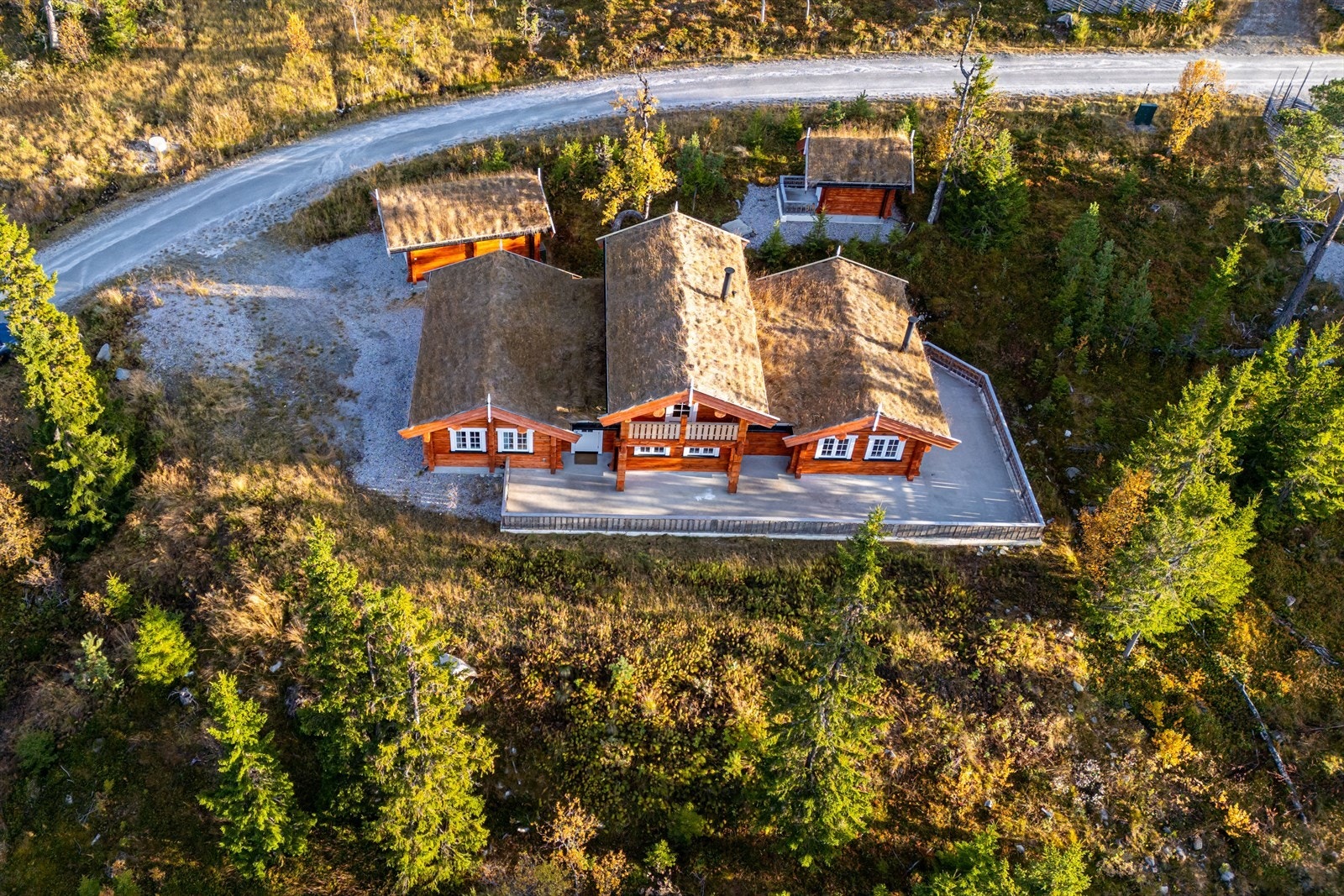 Storslott hyttetun med alt du trenger for hele familien Galleribilde