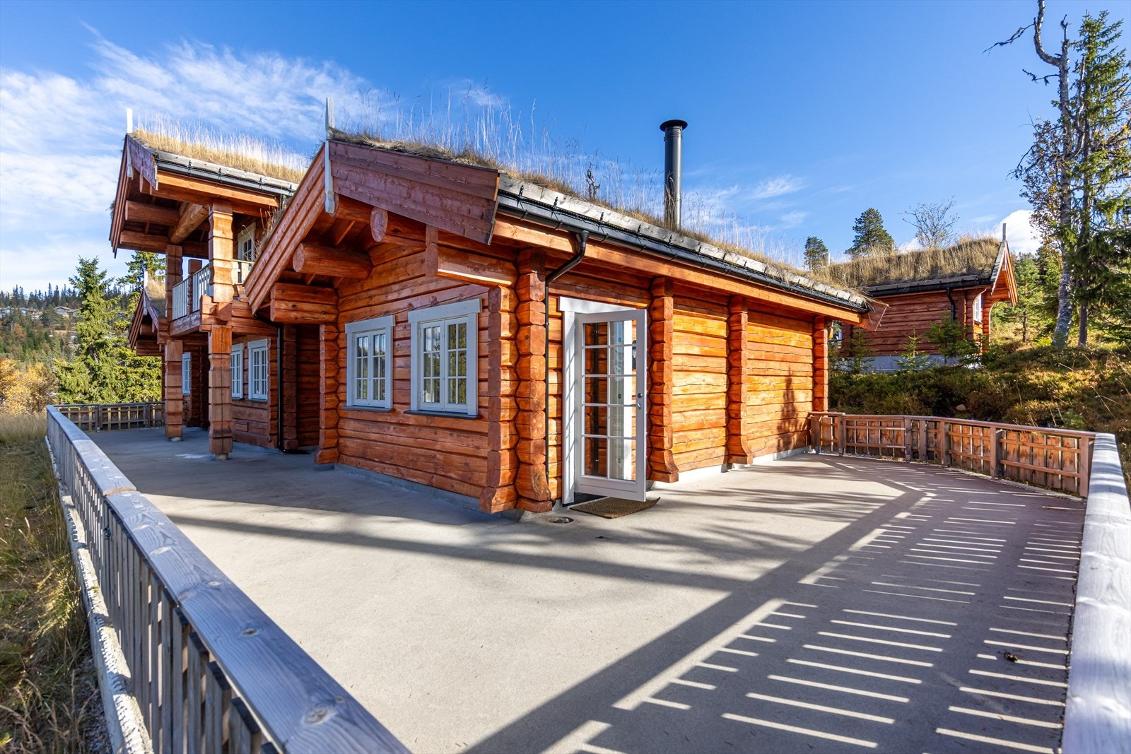 Stor og solrik terrasse Galleribilde