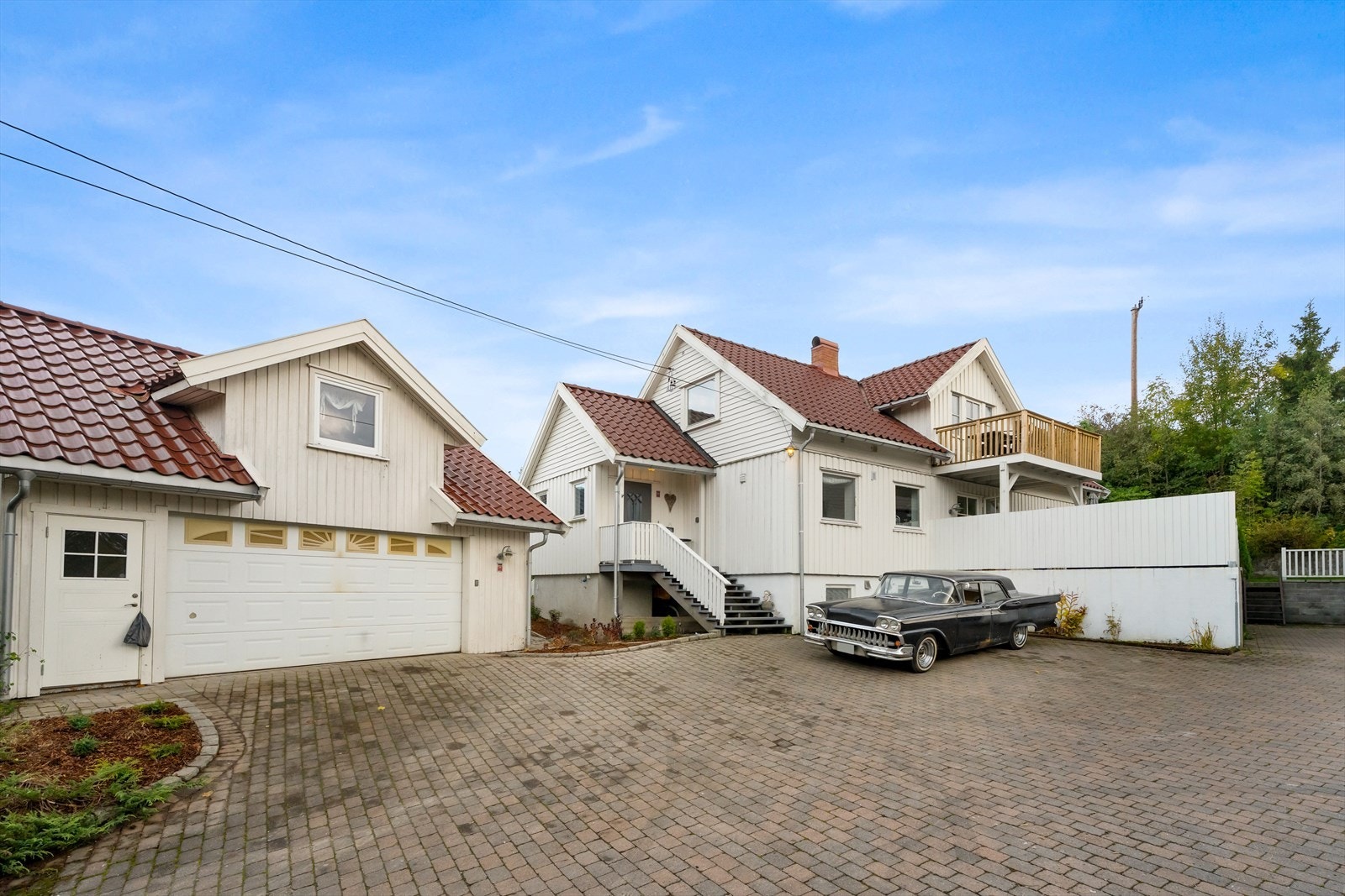 Velkommen til Laguneveien 1A, en romslig enebolig innerst i rolig blindvei på Årum, presentert av Nvar G. Helan v/DNB Eiendom Fredrikstad. Galleribilde