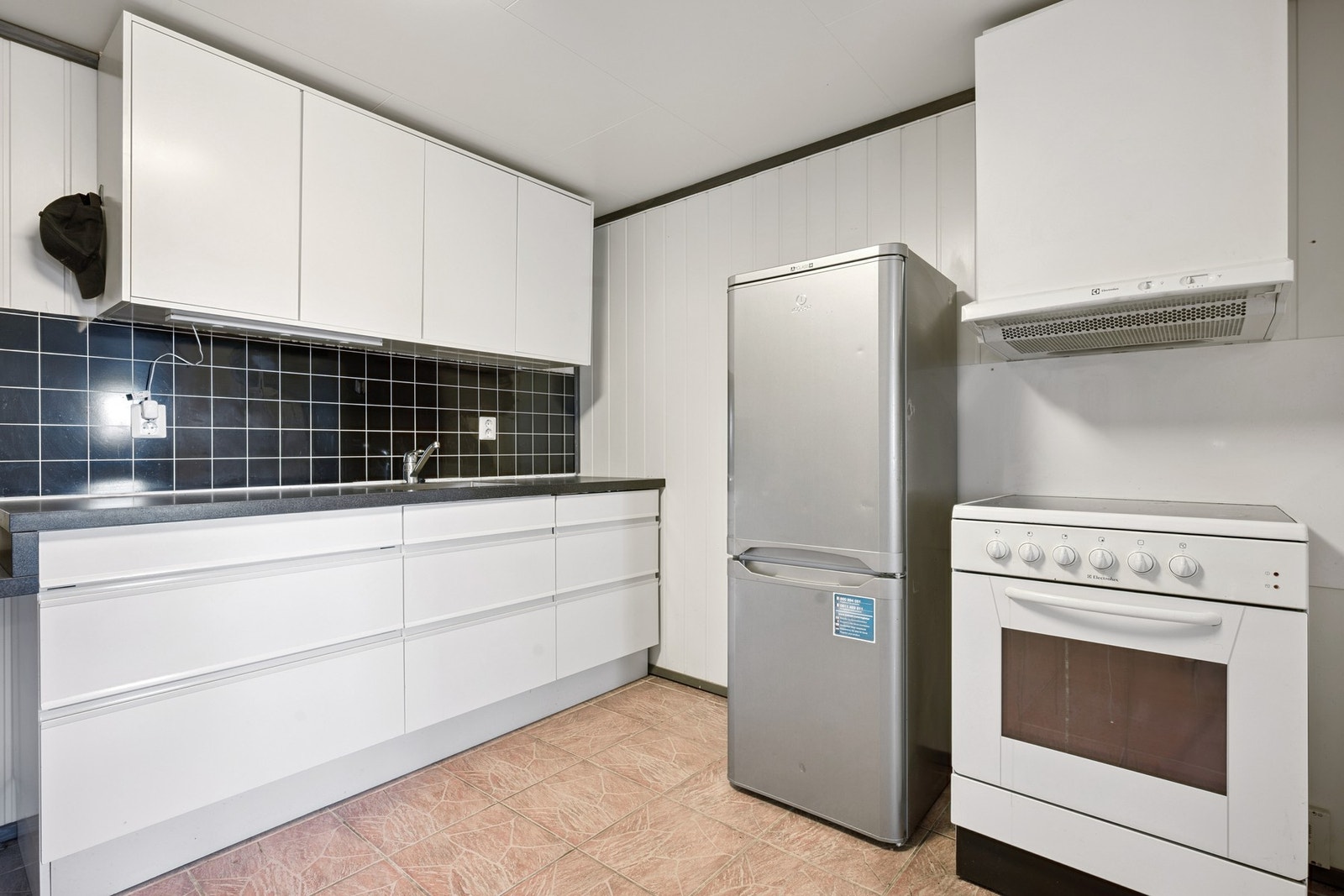 Kjøkkenet i underetasjen ble oppgradert i 2012 Galleribilde