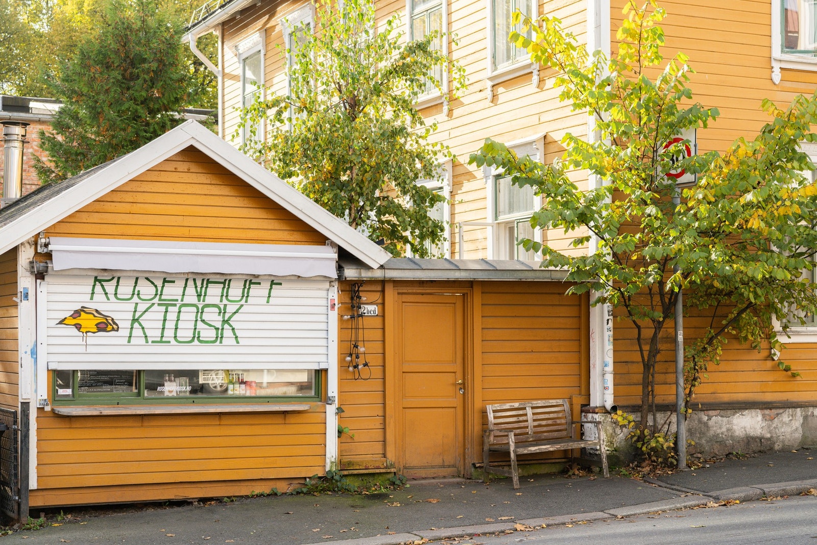 Populære Rosenhoff Kiosk er en sjarmerende liten perle med klassiske kioskfavoritter og en hyggelig nabolagsstemning. Galleribilde