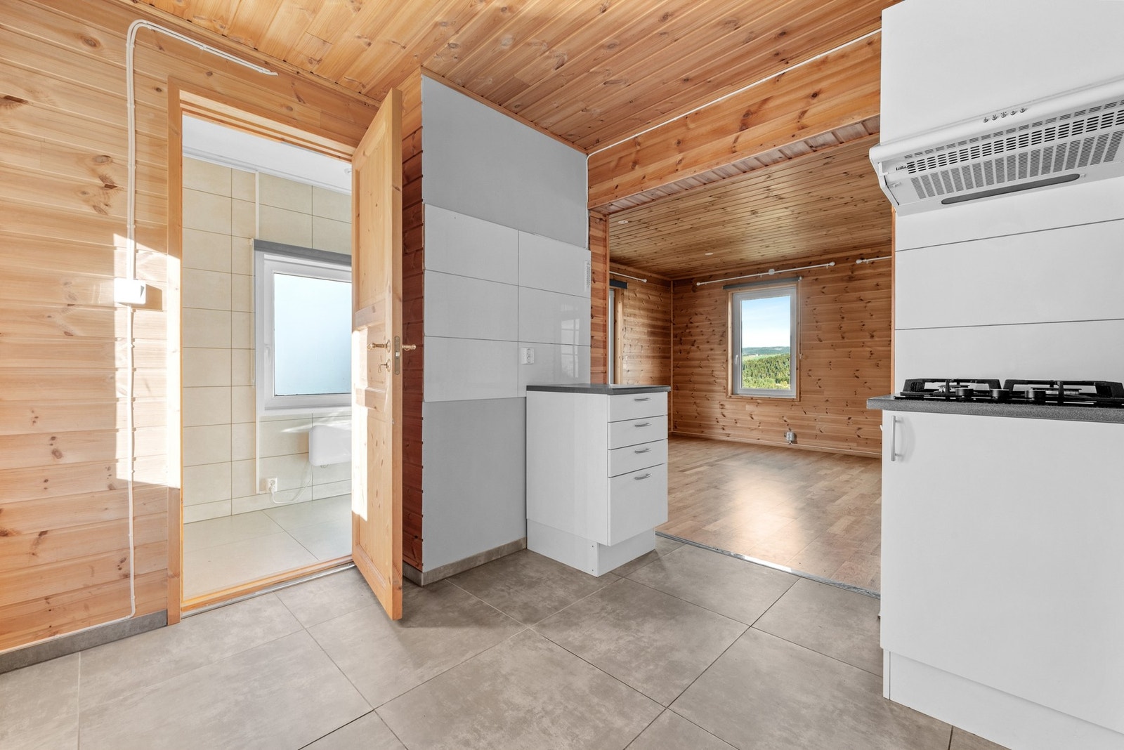 Fra kjøkken er det inngang til bad. Galleribilde