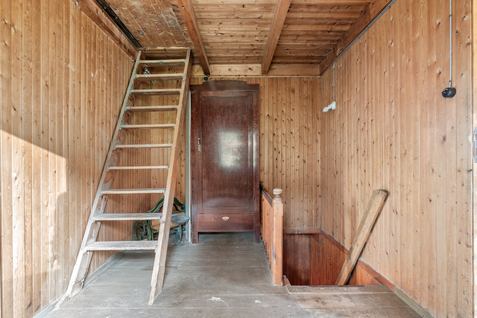 Trapp oppgang til loft. Galleribilde