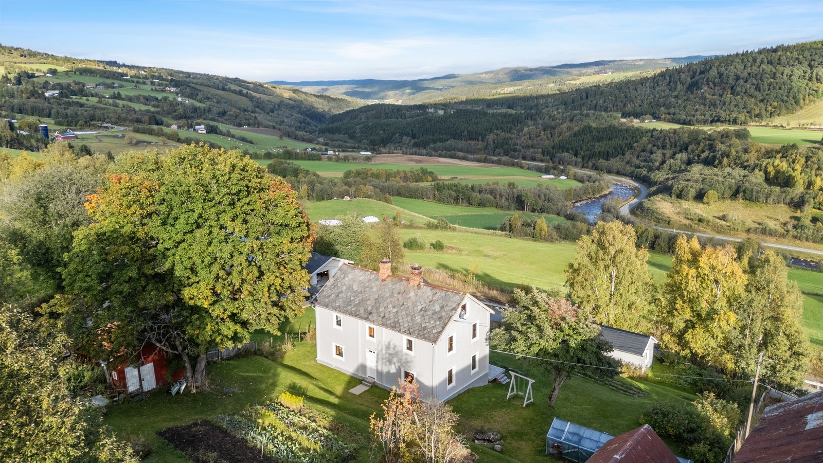 Boligen ligger i ett landlig og rolig område. Galleribilde