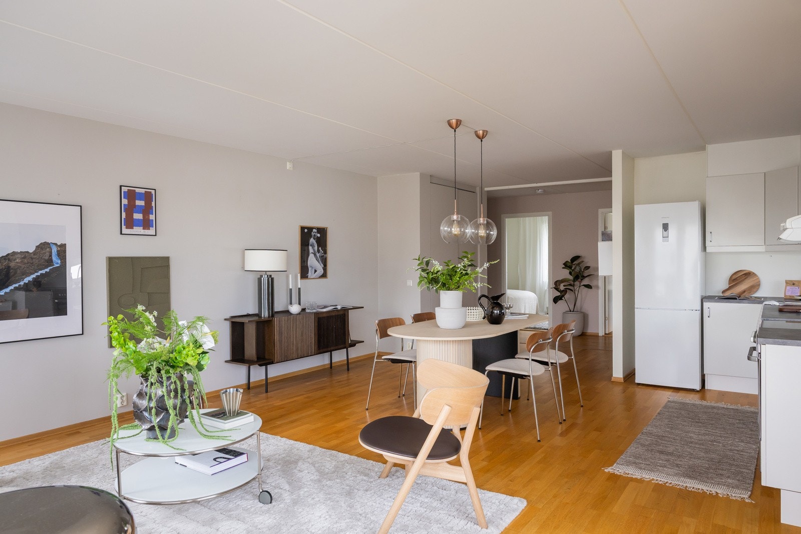Her bor du praktisk og komfortabelt med heis til etasjeplan, fra parkeringsplass i felles garasjeanlegg. Galleribilde