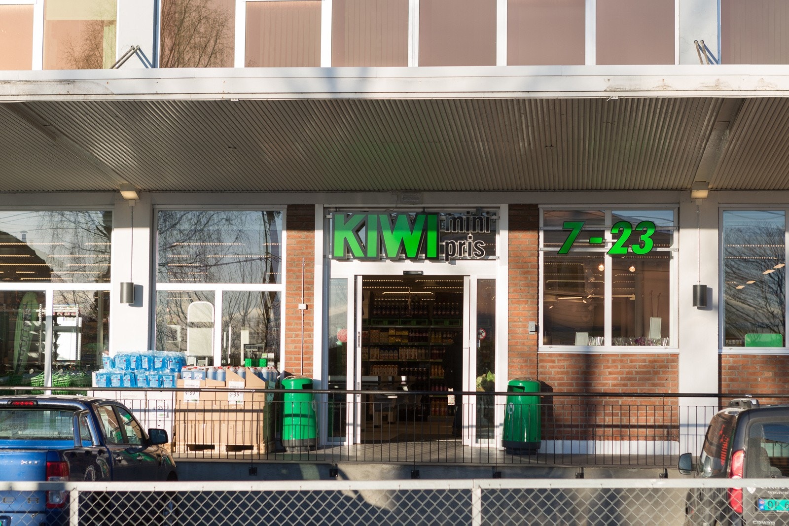 Dagligvarehandelen kan gjøres på Kiwi som bare er ett minutt unna. Galleribilde