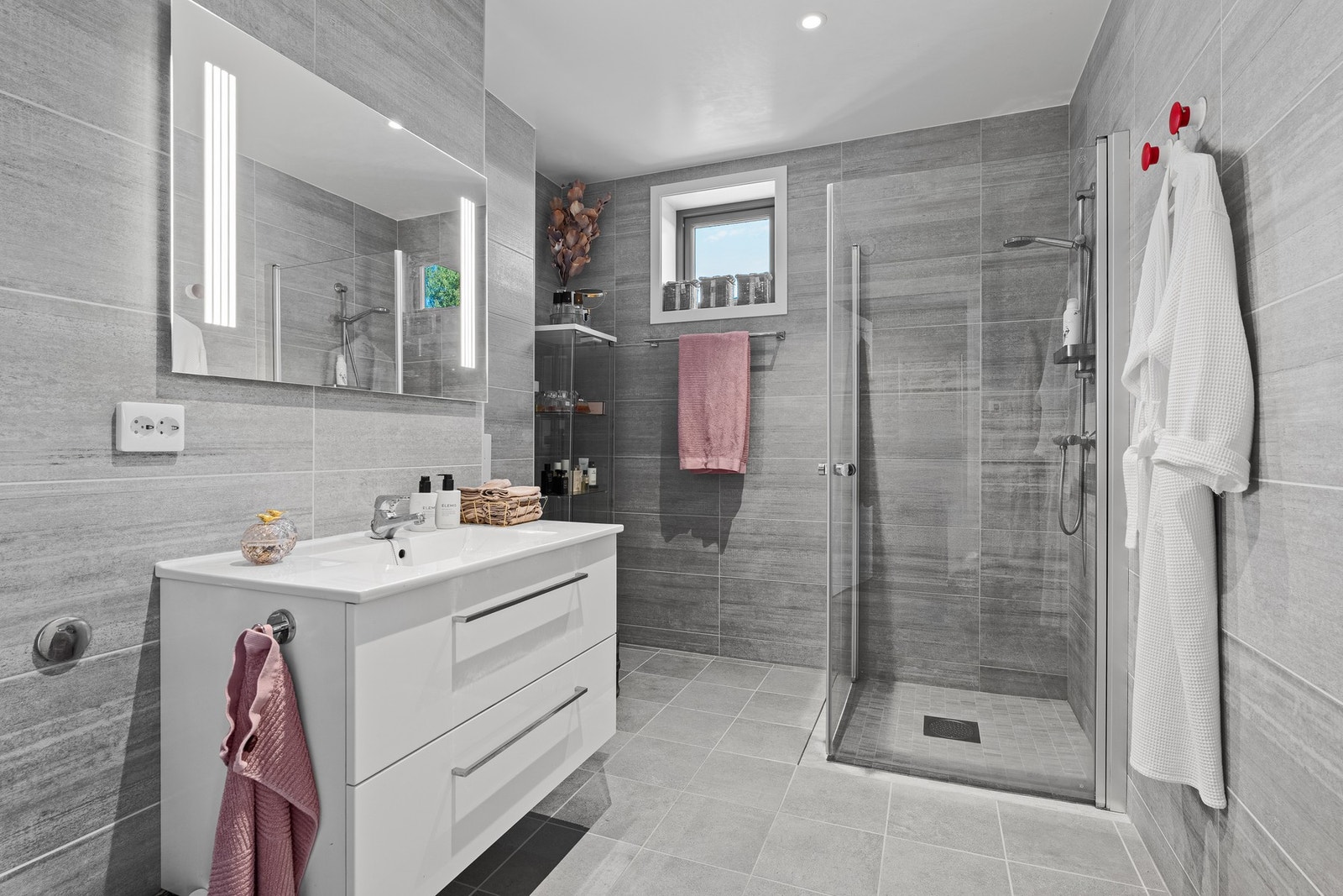 Dusjbad i hoveddel Galleribilde