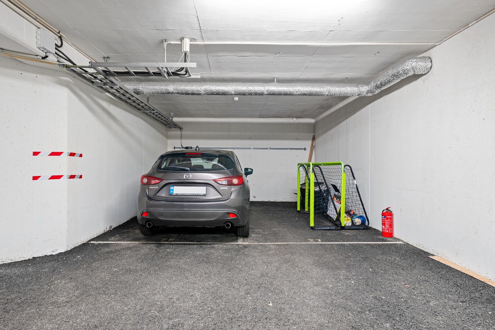 Garasjeplass i kjelleretasjen Galleribilde