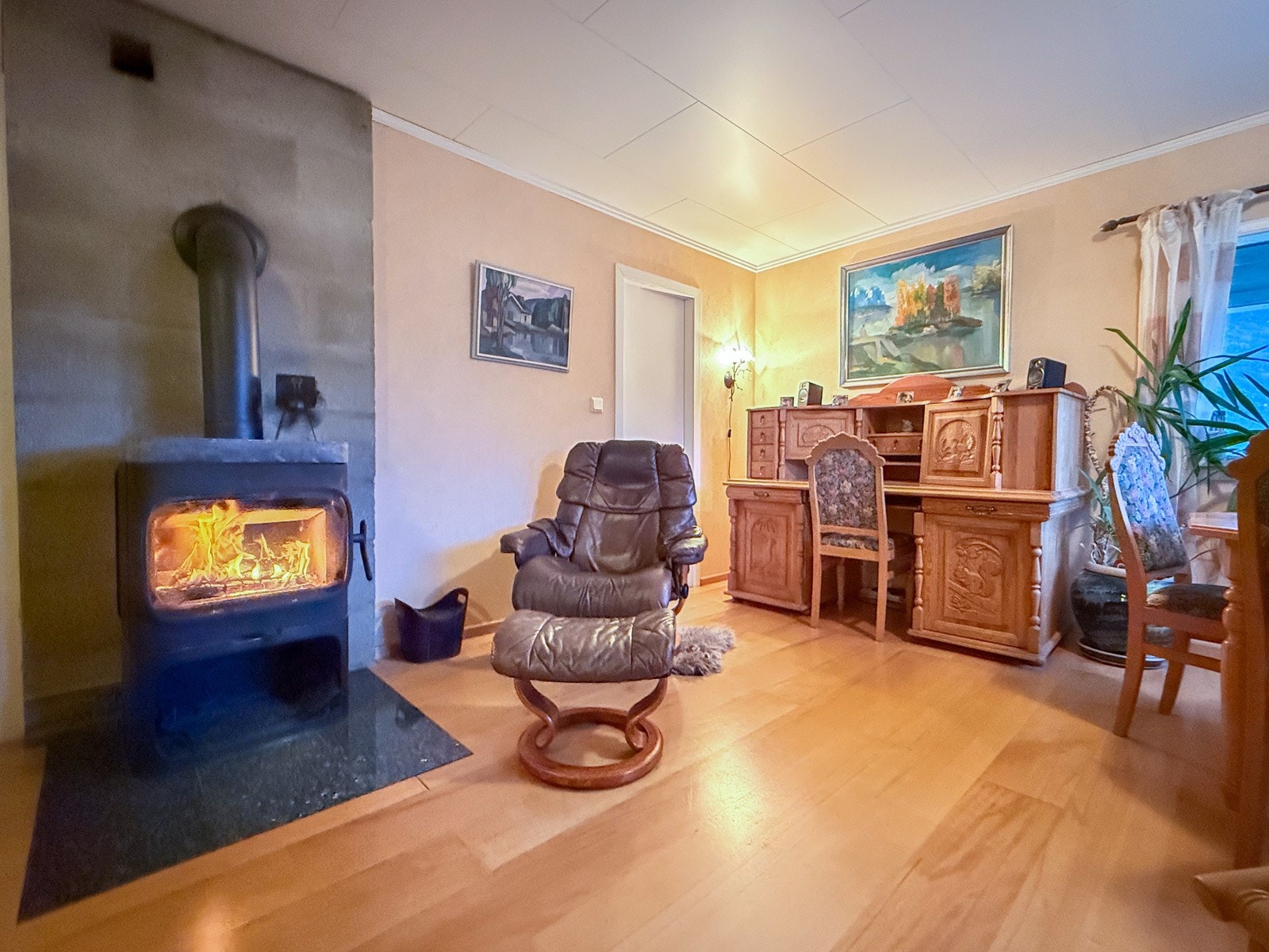 God vedovn i stue Galleribilde