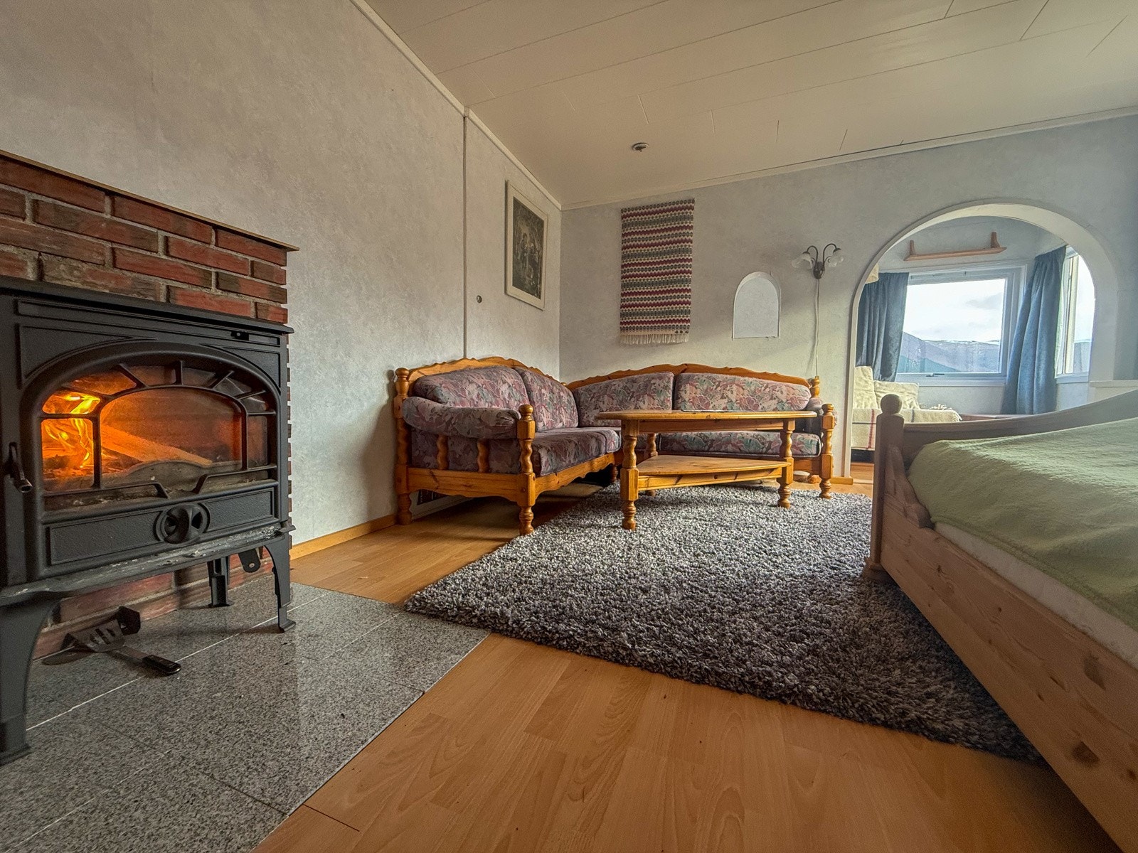 Vedovn i stue/gjesterom i 2. etg Galleribilde