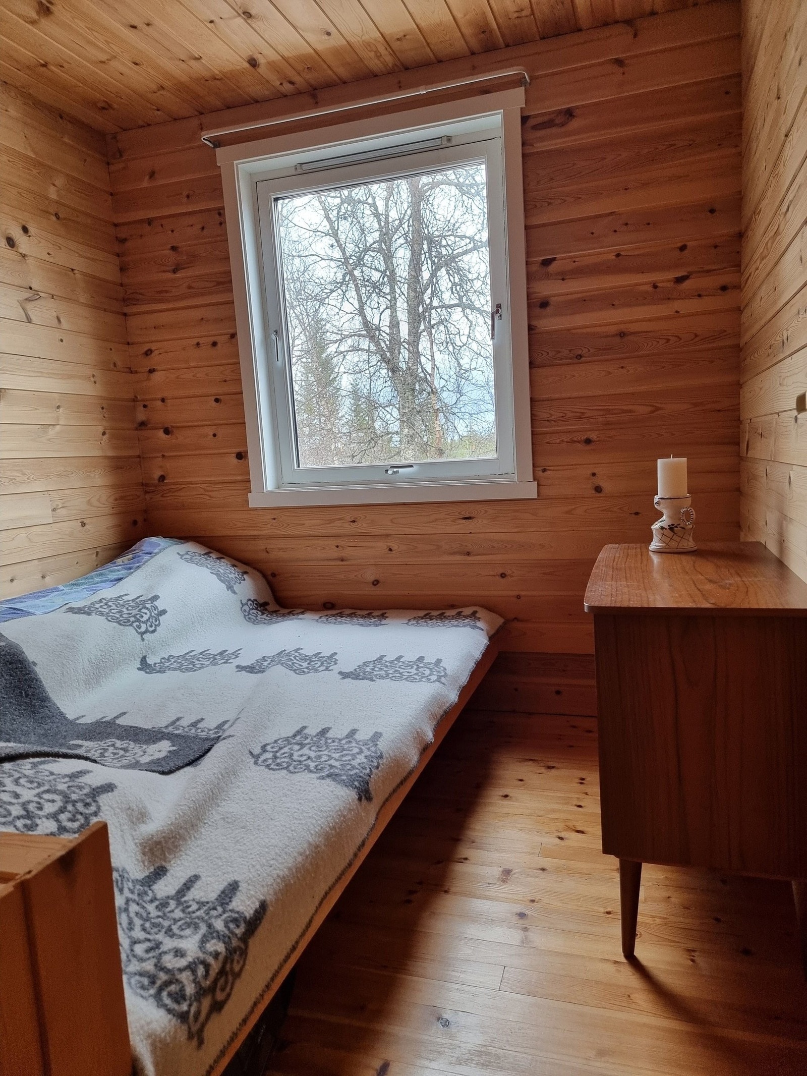 Soverom 2 inneholder en seng på 140 cm Galleribilde