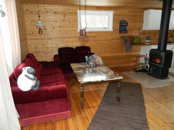 Romslig og varm stue – perfekt for koselige spillkvelder og avslapning. Galleribilde