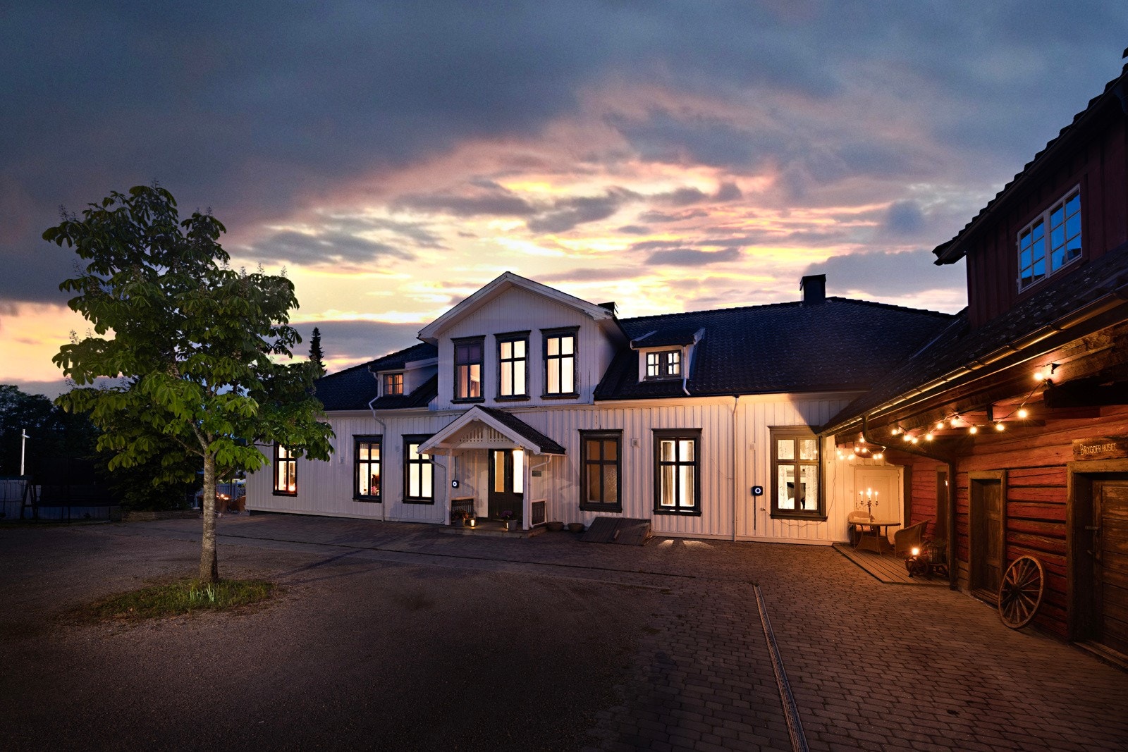 Boligen er renovert og vesentlig oppgradert de siste ti årene og fremstår som gjennomført, vedlikeholdt og innbydende. Galleribilde