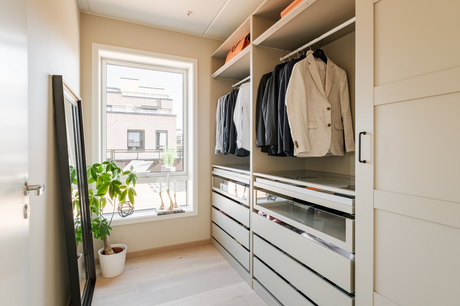 Dette er det typiske barne-/gjesterommet med plass til seng og ønsket skapinnredning. Galleribilde