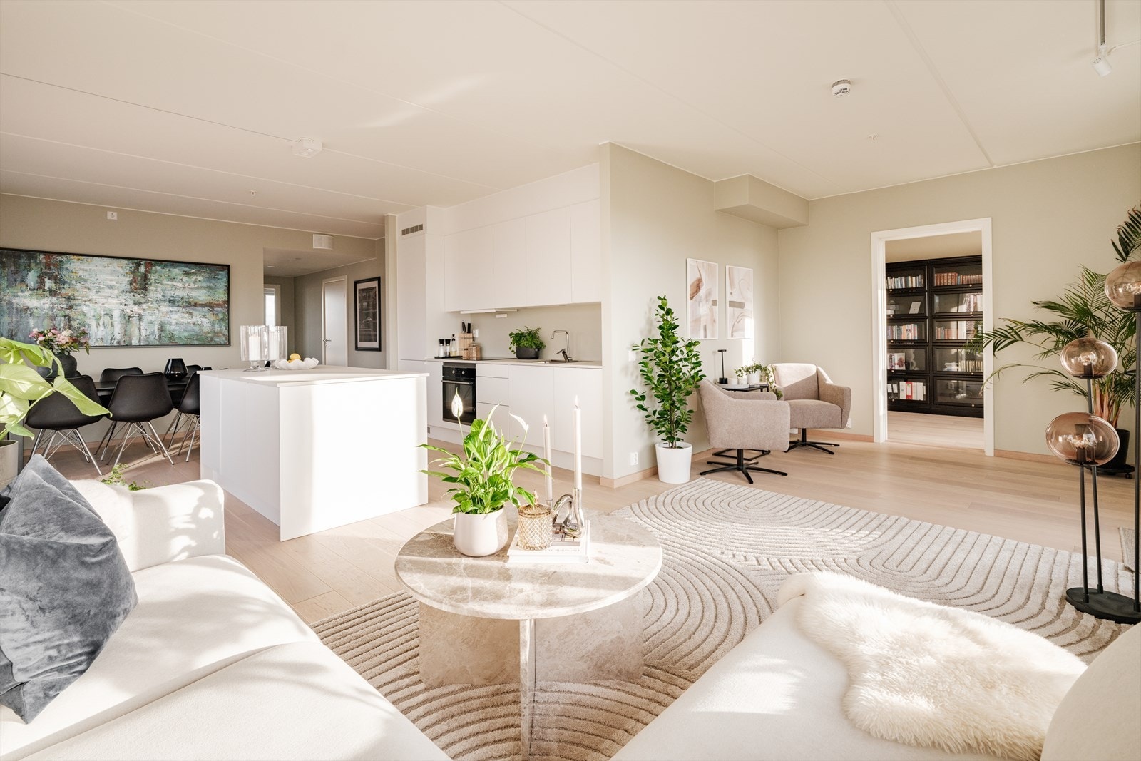 Leiligheten er basert på balansert ventilasjon med varmegjenvinning. Galleribilde