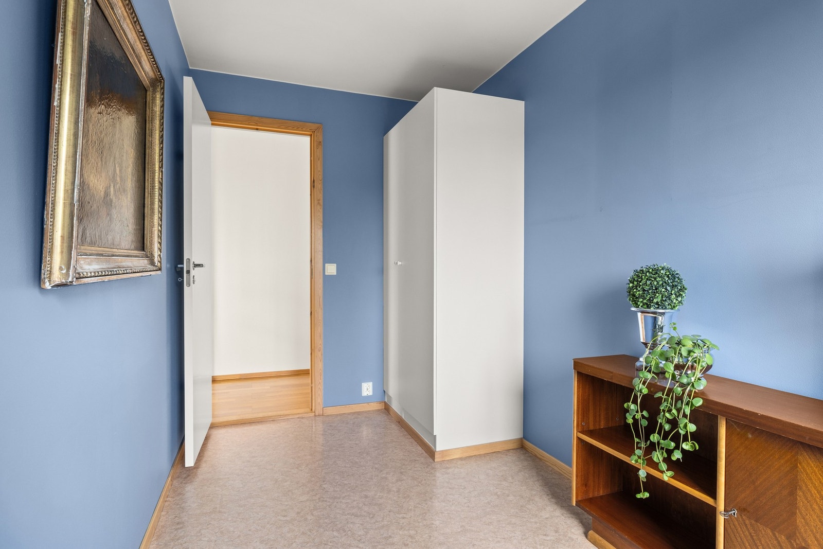 Fargevalg og materialer skaper et rolig og behagelig inntrykk. Galleribilde