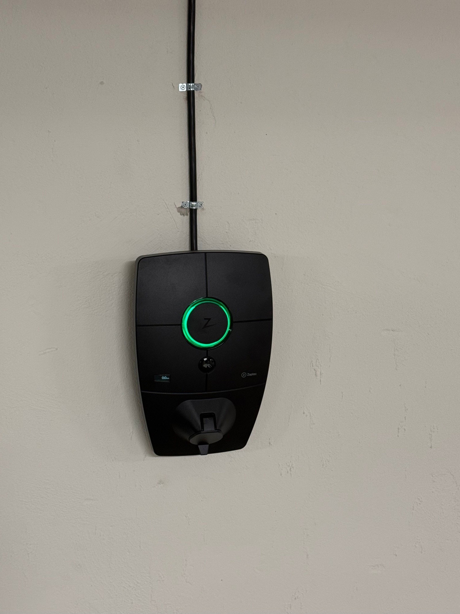 Mulighet for montering av elbillader. Eksempel ladeboks. Galleribilde