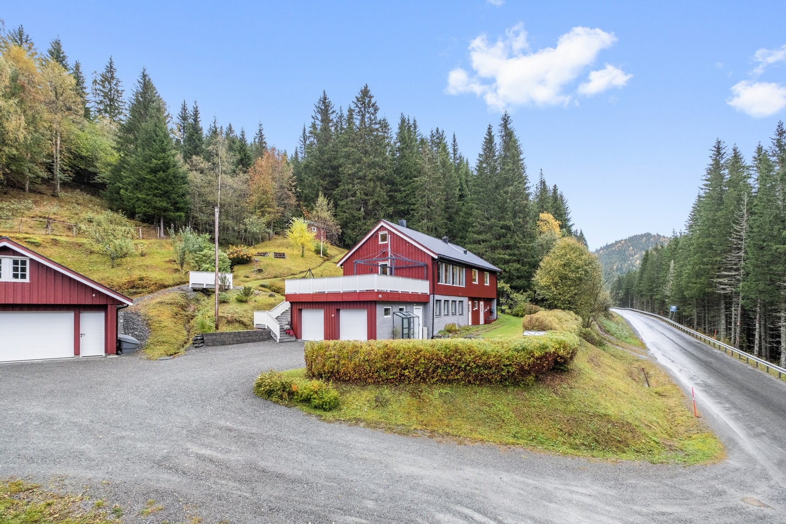 Velkommen til Forradalsvegen 245. Enebolig med godkjent utleie og stor tomt i Hegra. Galleribilde