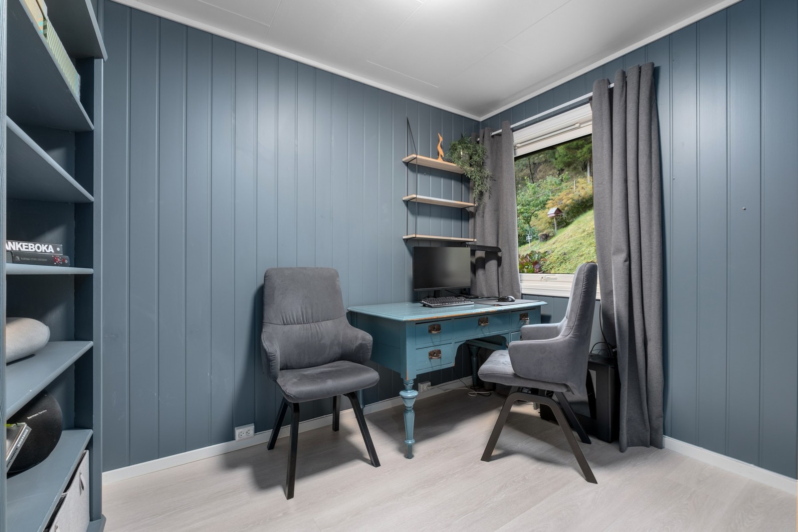 Det minste soverommet i 2.etasje benyttes i dag til kontor. Galleribilde