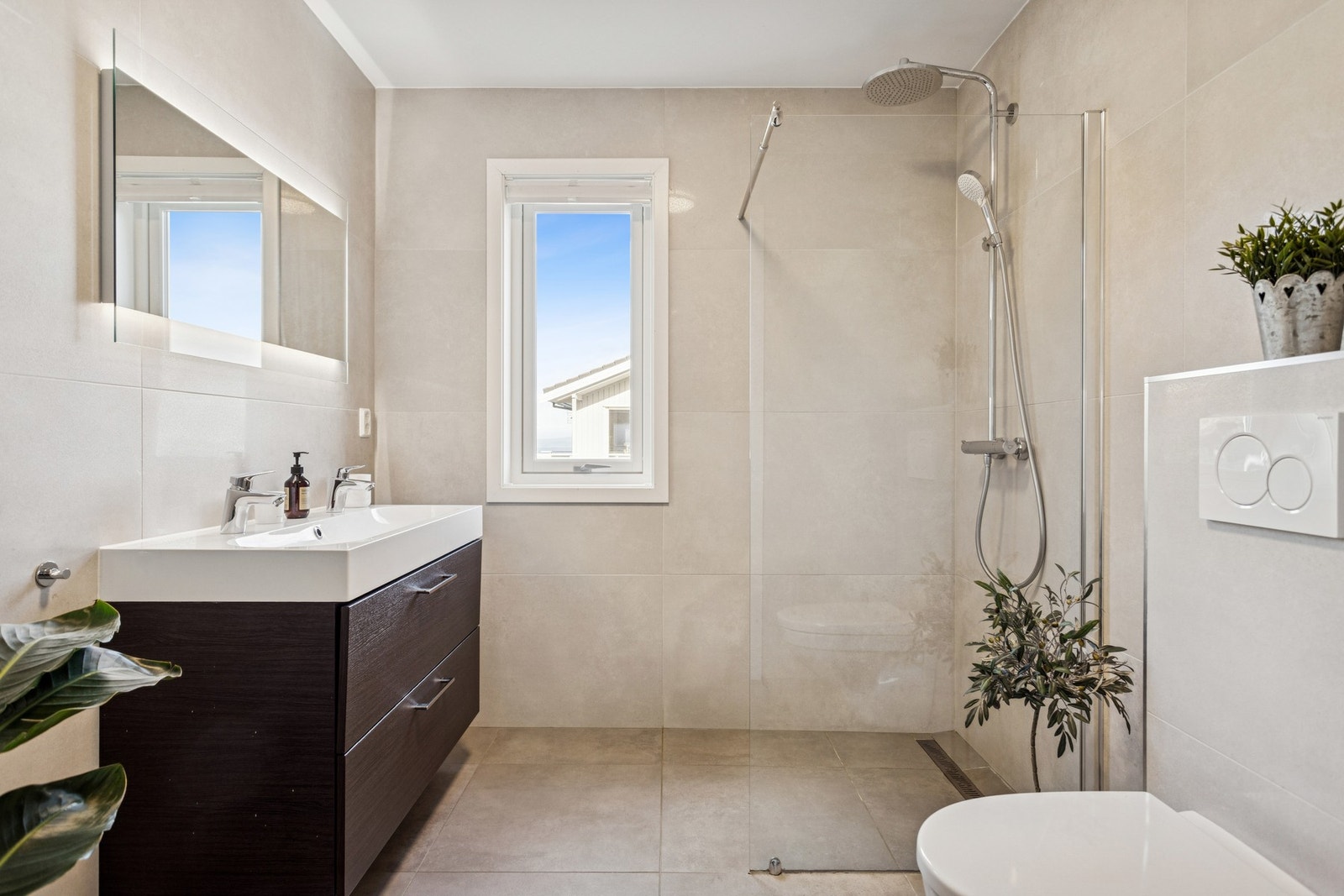 Flott og moderne baderom fra byggeår. Galleribilde