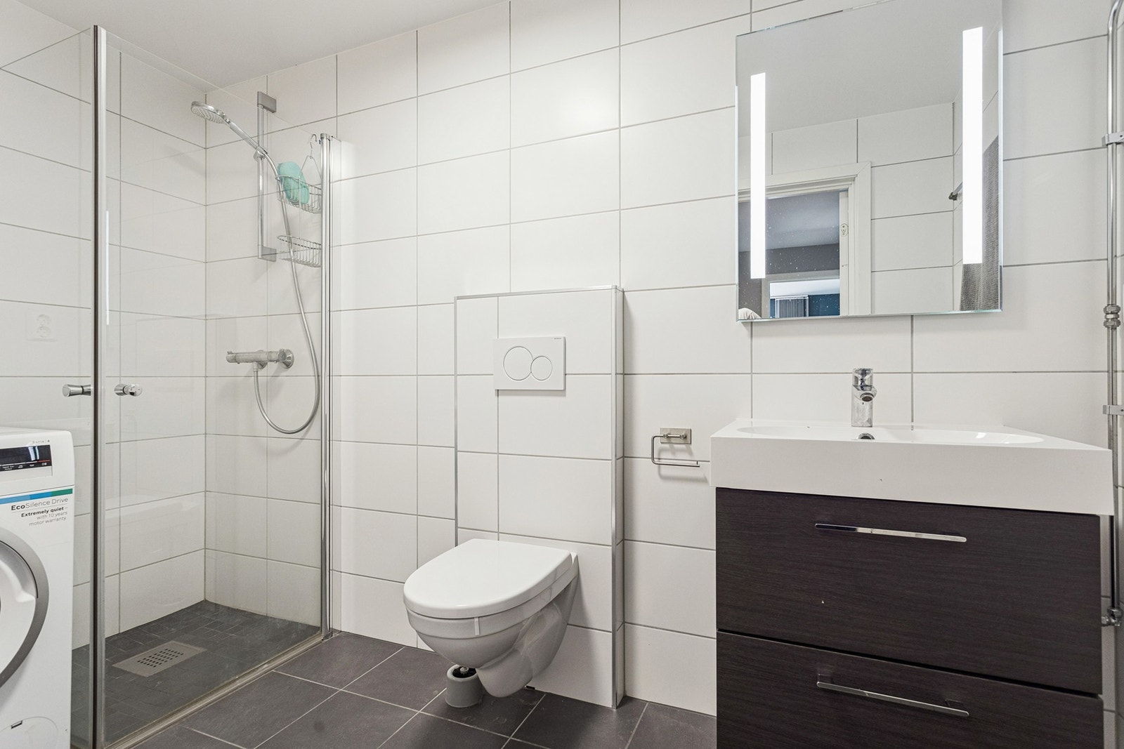 Badet er på 4,3 kvm. Galleribilde