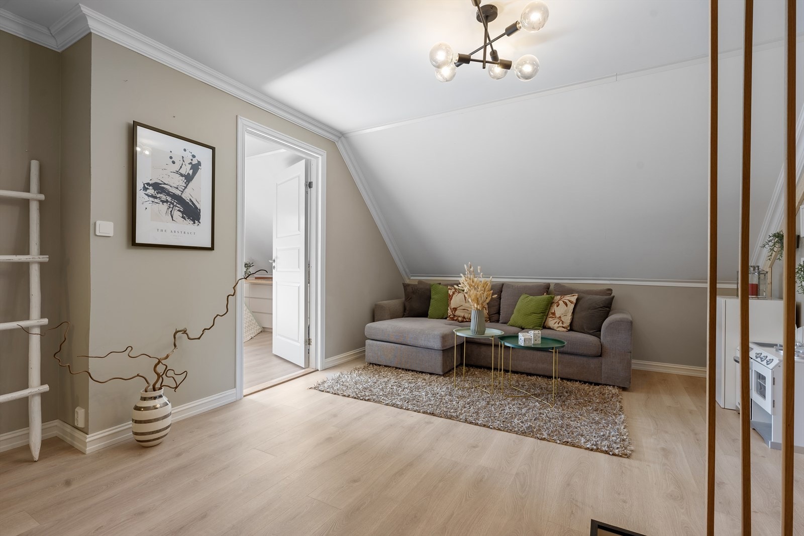 Loftstuen er perfekt for barna - her er det god plass til å ha venner på besøk. Galleribilde