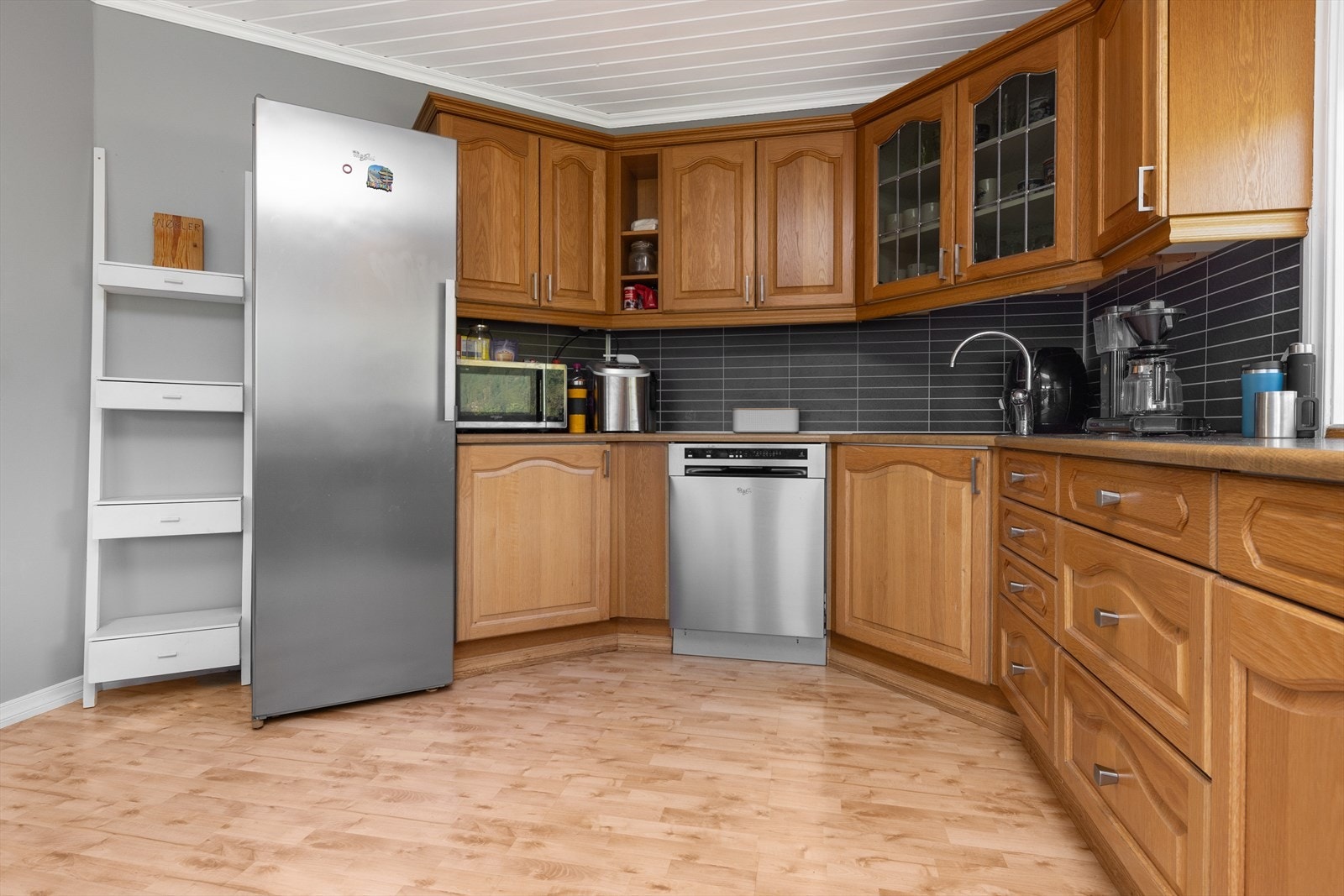 Hvitevarer vil medfølge, samt frys i kjeller. Galleribilde